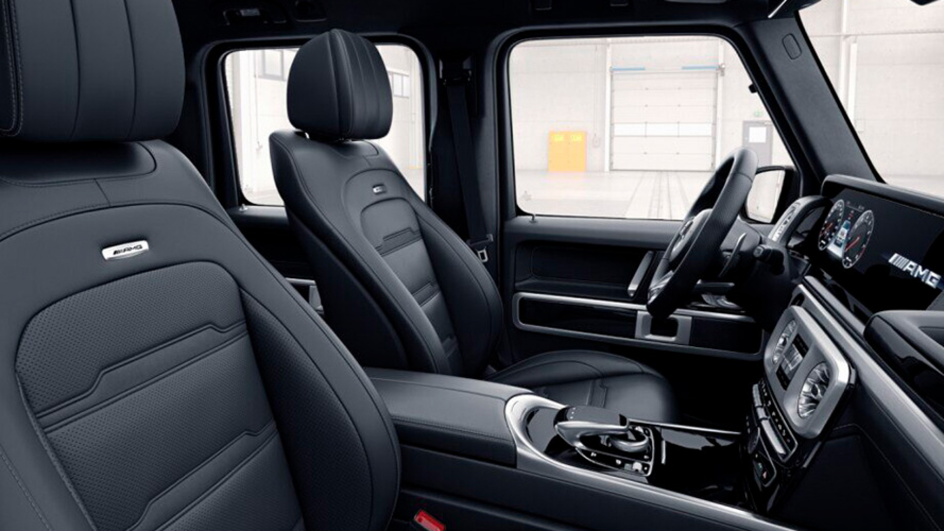 Mercedes-Benz AMG G 63 комплектация AMG G 63 двигатель 4 литра (585 л.с.) Черный