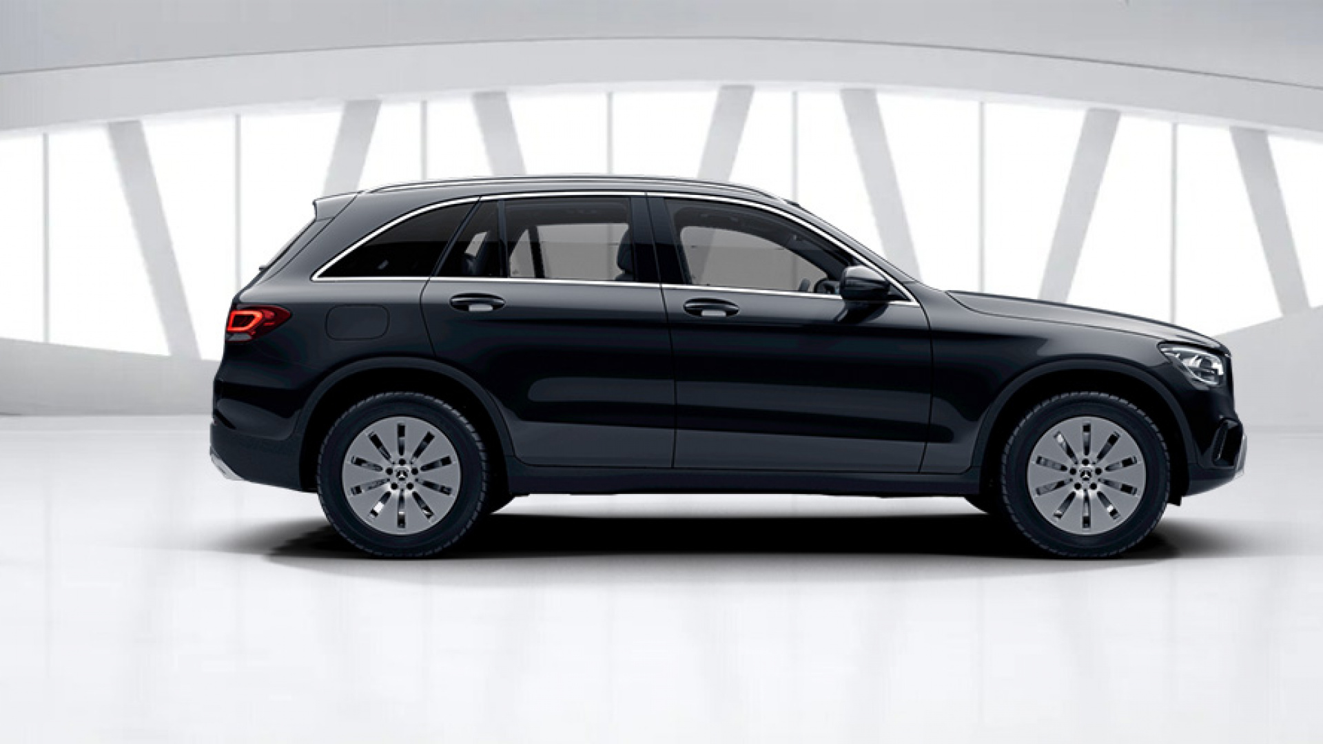 Mercedes-Benz GLC 300 4MATIC комплектация Sport Plus двигатель 2 литра (245 л.с.) Черный