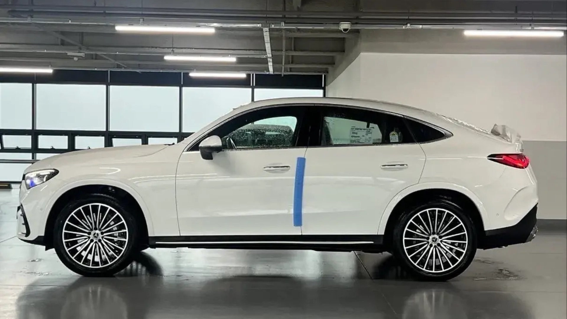 Mercedes-Benz GLC 300 4MATIC Coupe двигатель 2 литра (256 л.с.) Белый