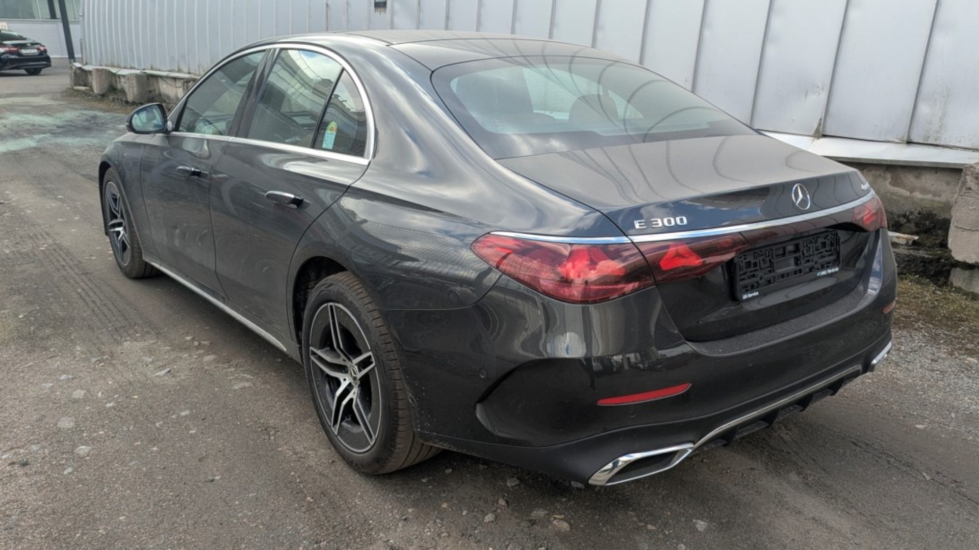 Mercedes-Benz E300 4MATIC комплектация Sport Plus двигатель 2 литра (258 л.с.) Серый