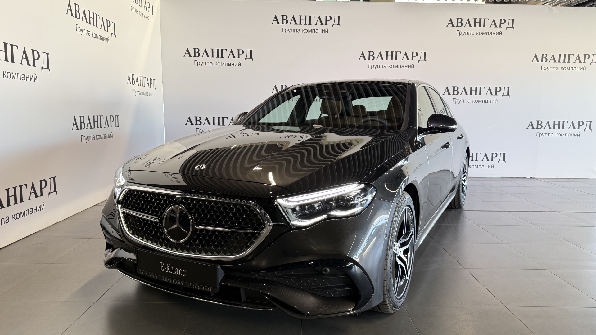 Mercedes-Benz E300 4MATIC комплектация Sport Plus двигатель 2 литра (258 л.с.) Серый