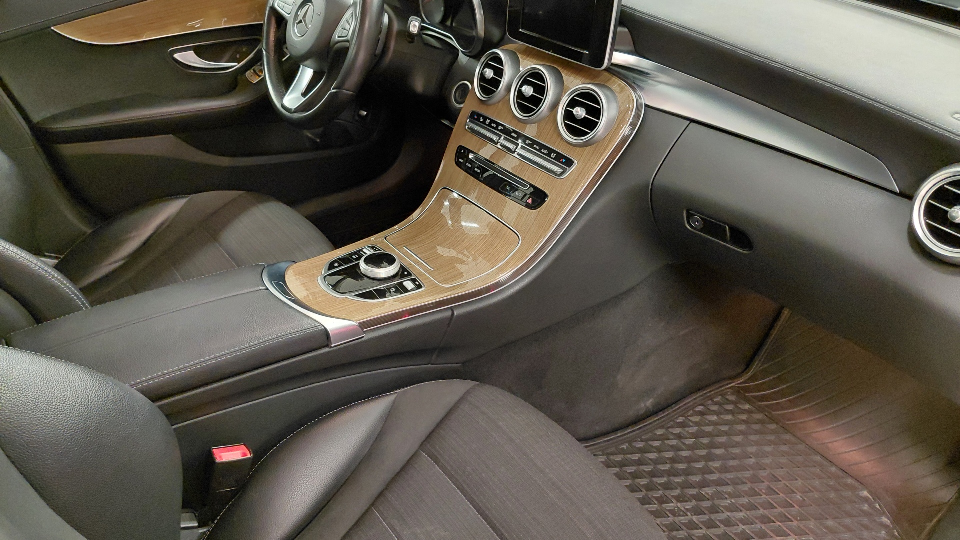 Mercedes-Benz C 250 двигатель 2 литра (211 л.с.) Черный