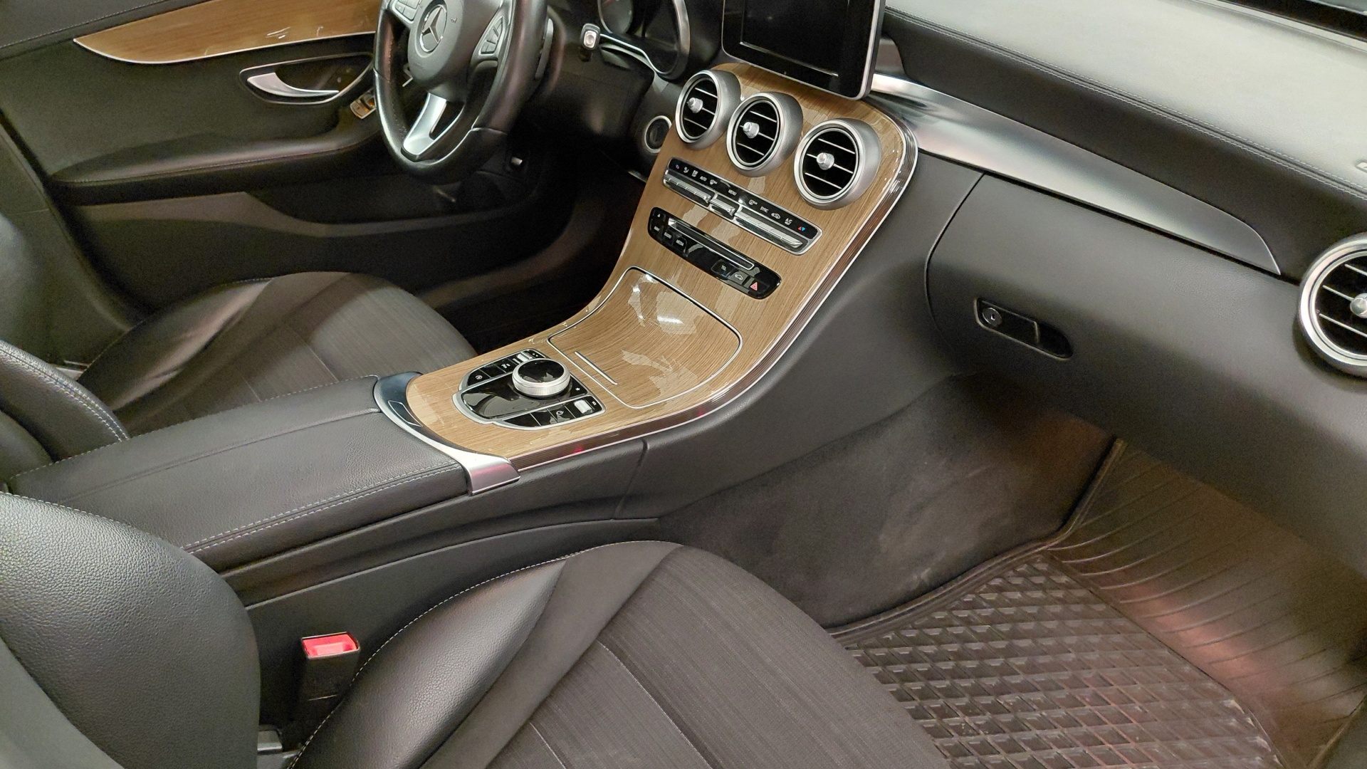 Mercedes-Benz C 250 двигатель 2 литра (211 л.с.) Черный