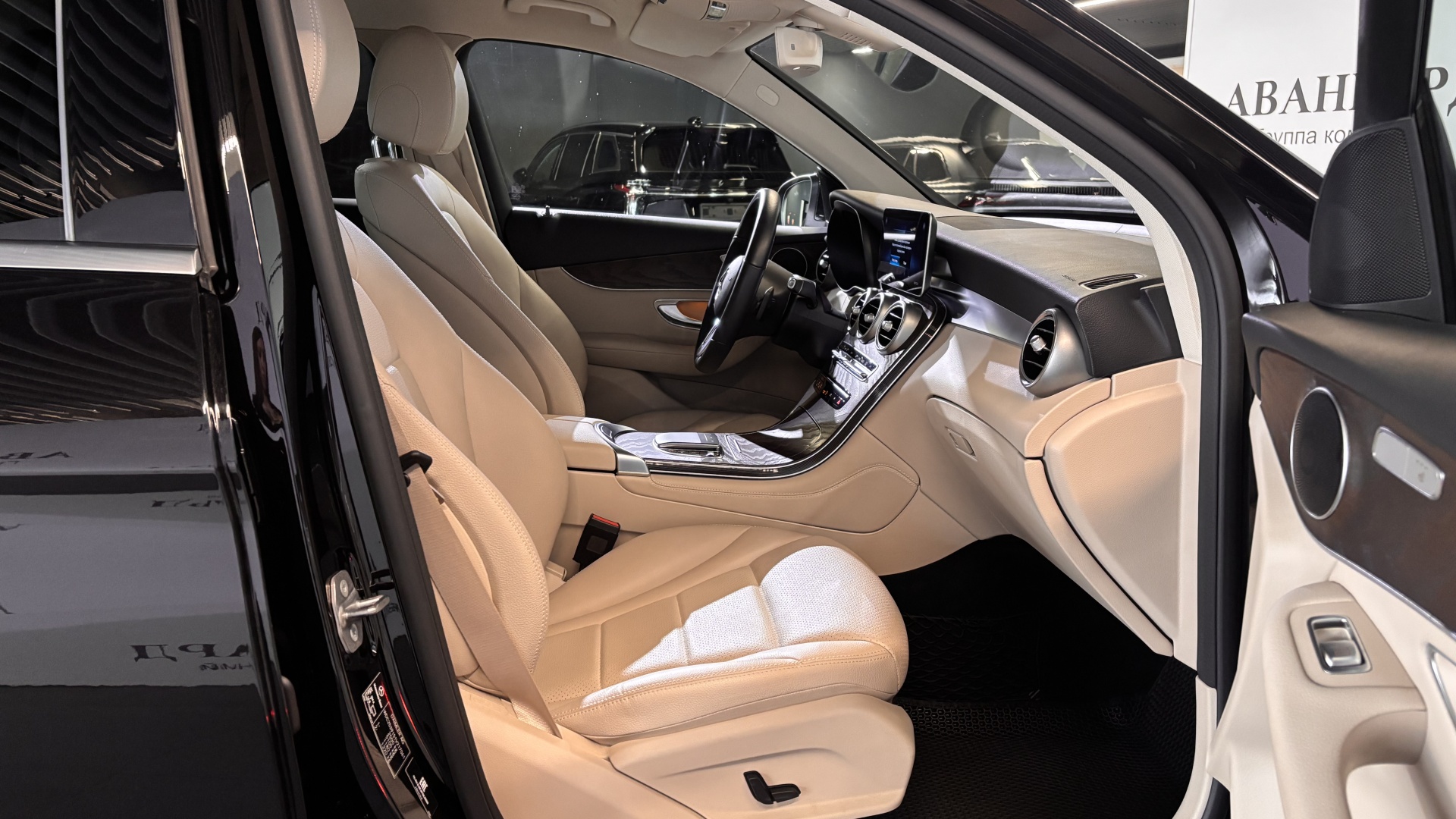 Mercedes-Benz GLC 220 d 4MATIC комплектация Premium двигатель 2 литра (197 л.с.) Черный