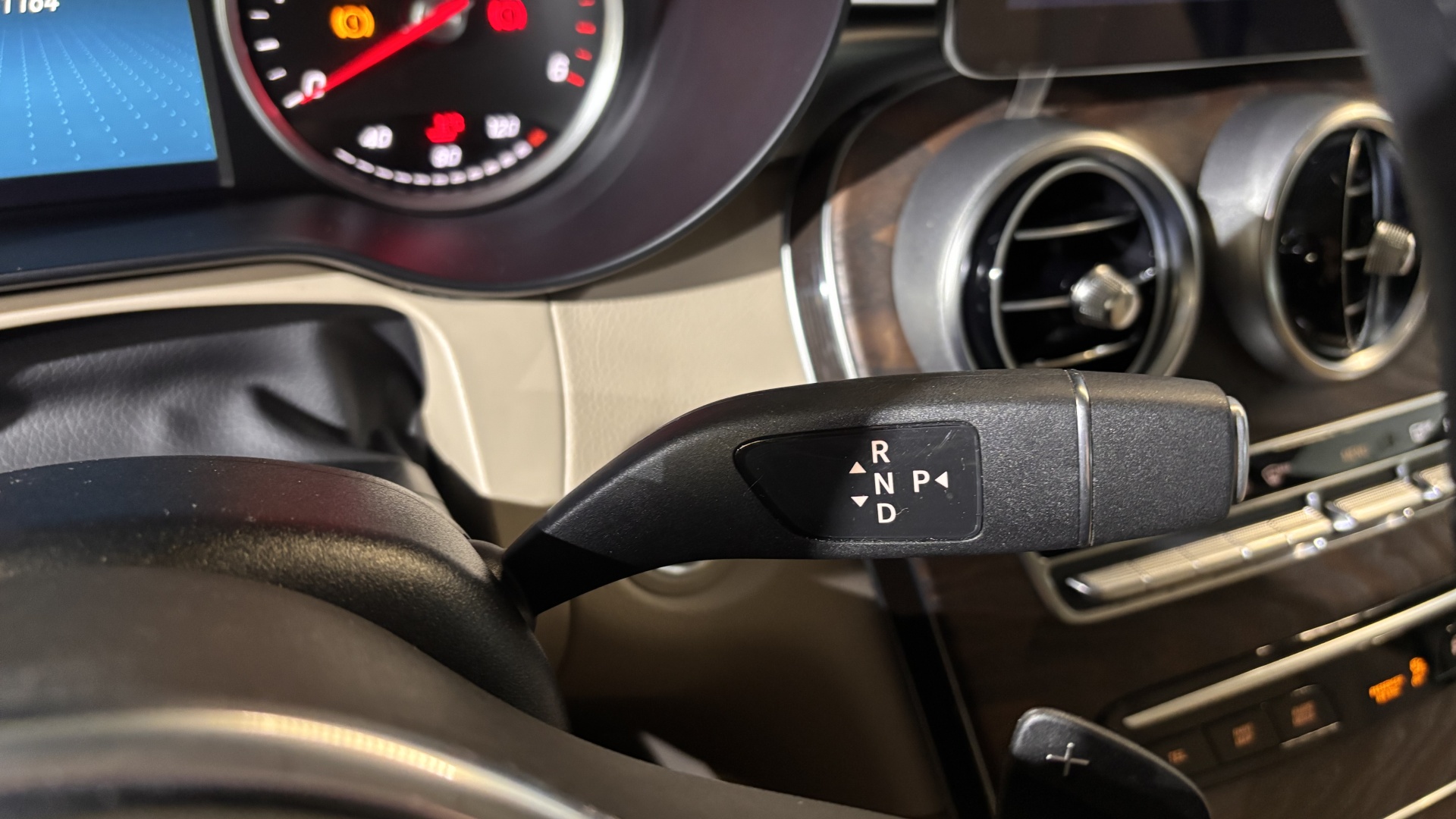 Mercedes-Benz GLC 220 d 4MATIC комплектация Premium двигатель 2 литра (197 л.с.) Черный