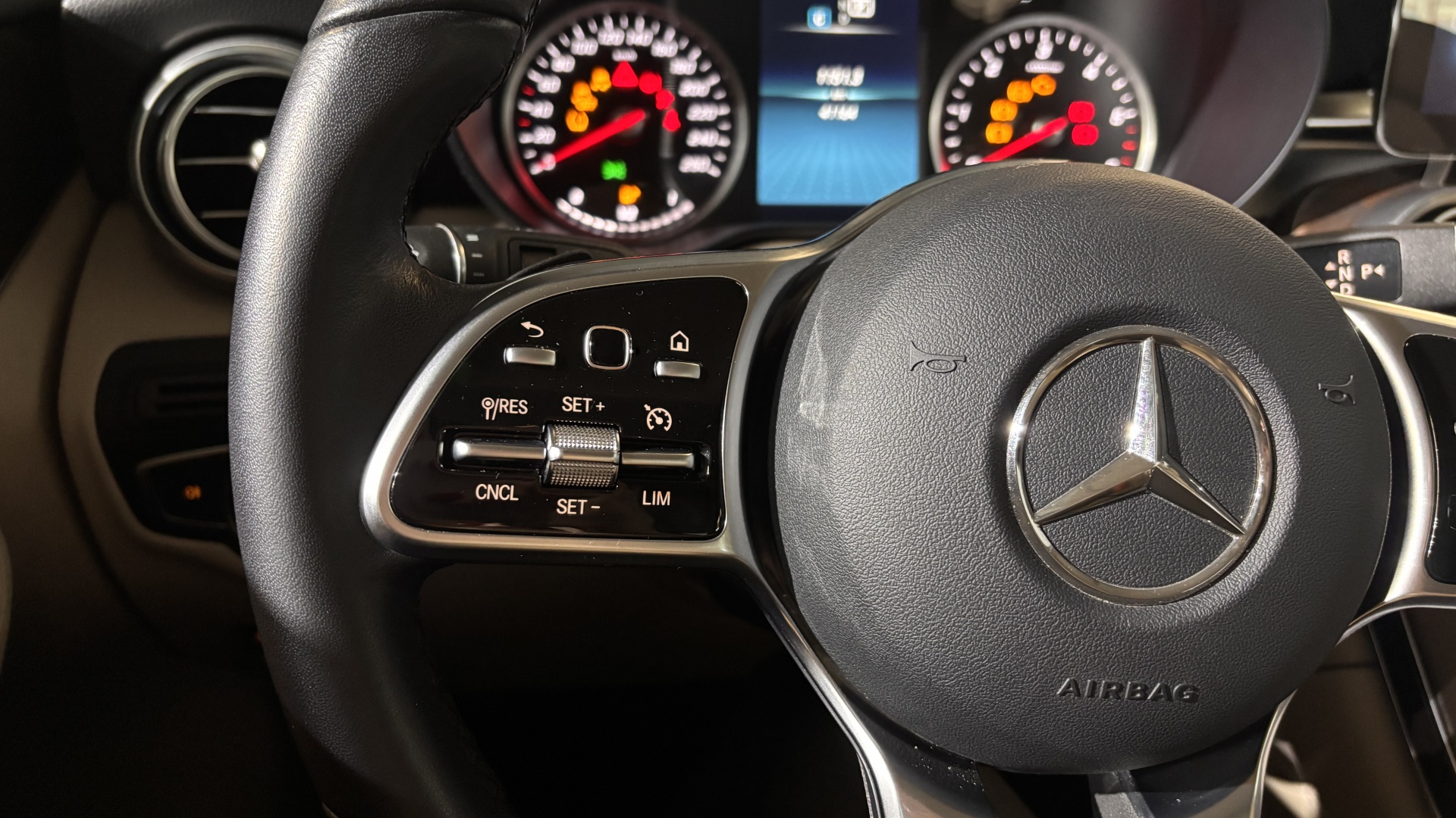 Mercedes-Benz GLC 220 d 4MATIC комплектация Premium двигатель 2 литра (197 л.с.) Черный