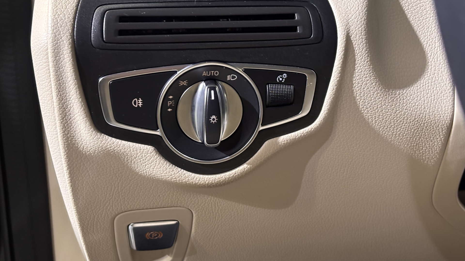 Mercedes-Benz GLC 220 d 4MATIC комплектация Premium двигатель 2 литра (197 л.с.) Черный