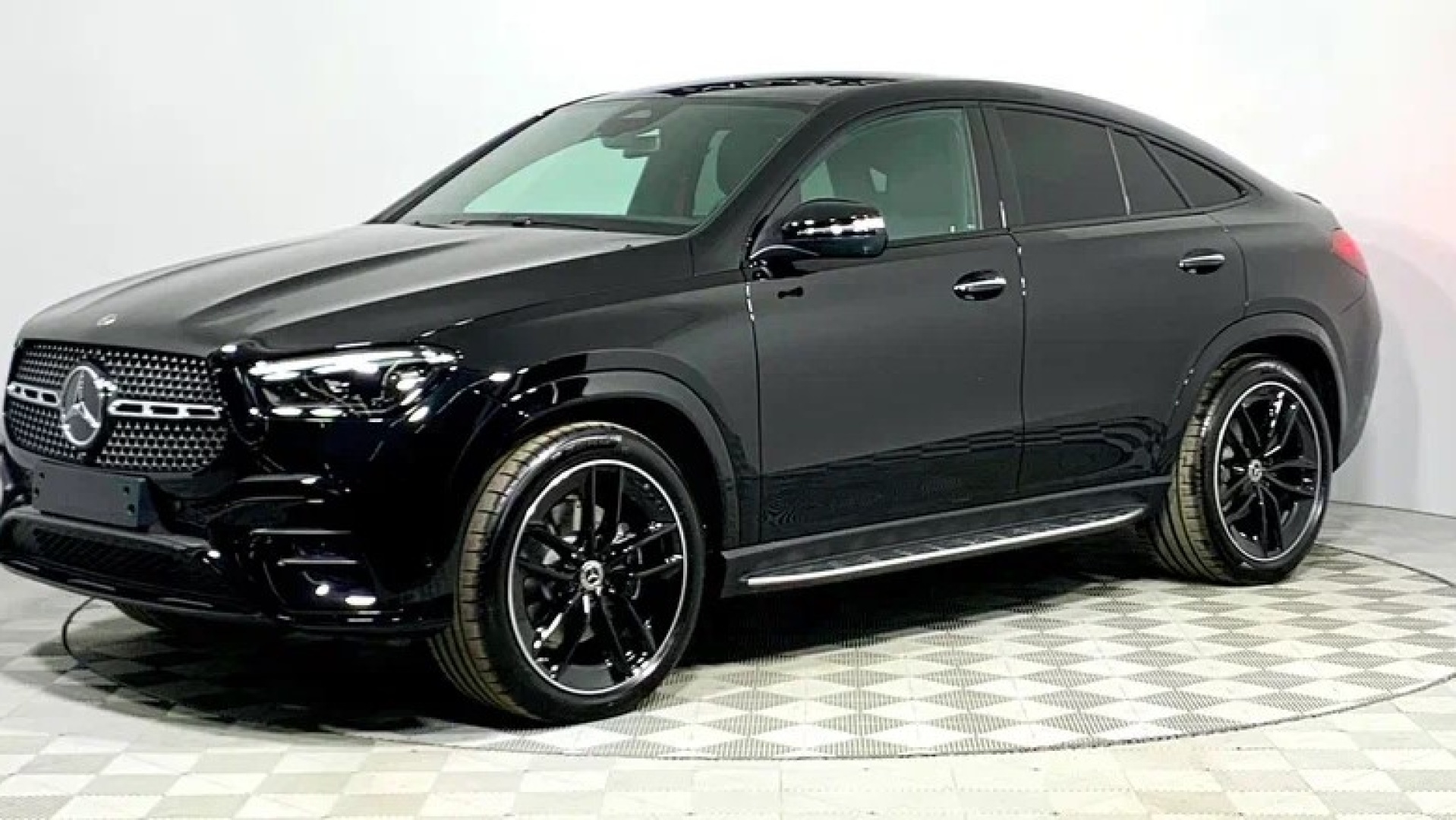 Mercedes-Benz GLE 300 d Купе двигатель 2 литра (269 л.с.) Черный