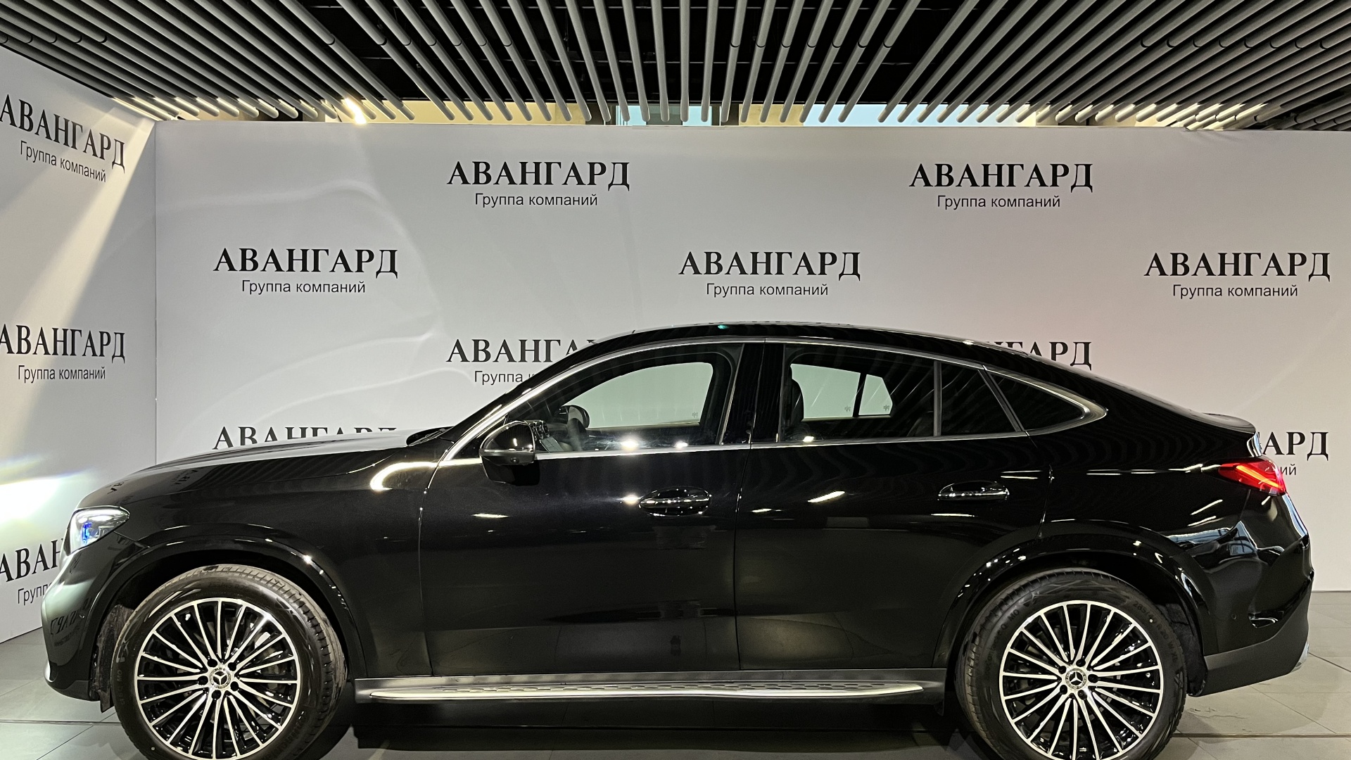 Mercedes-Benz GLC 300 4MATIC купе двигатель 2 литра (258 л.с.) Черный