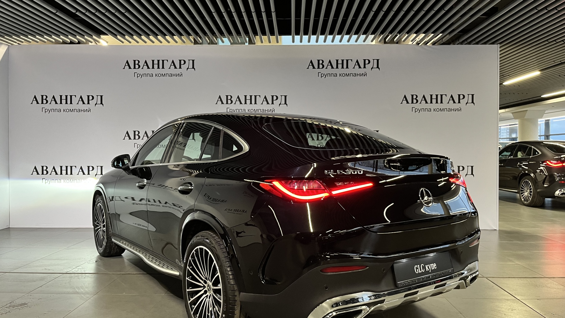 Mercedes-Benz GLC 300 4MATIC купе двигатель 2 литра (258 л.с.) Черный