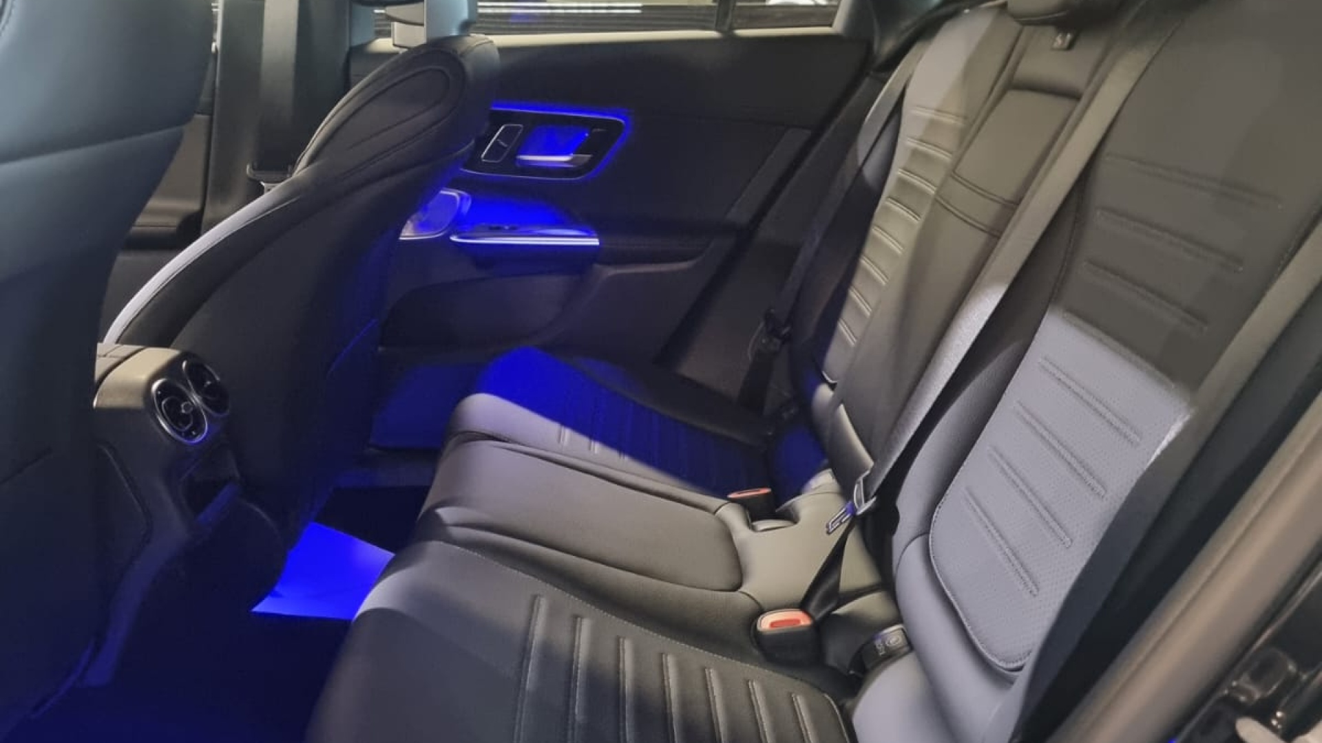 Mercedes-Benz GLC 300 4MATIC купе двигатель 2 литра (258 л.с.) Черный