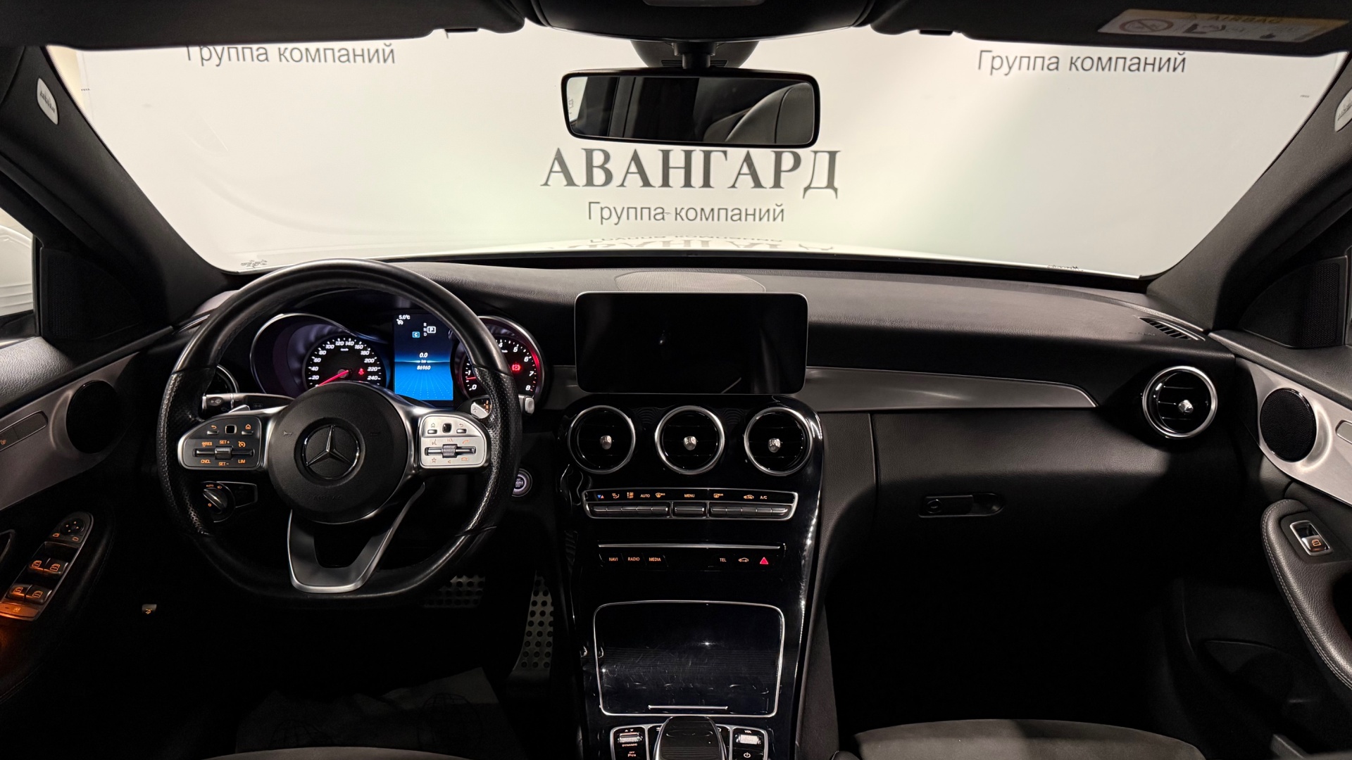 Mercedes-Benz C 180 комплектация Sport двигатель 1.6 литра (150 л.с.) Белый