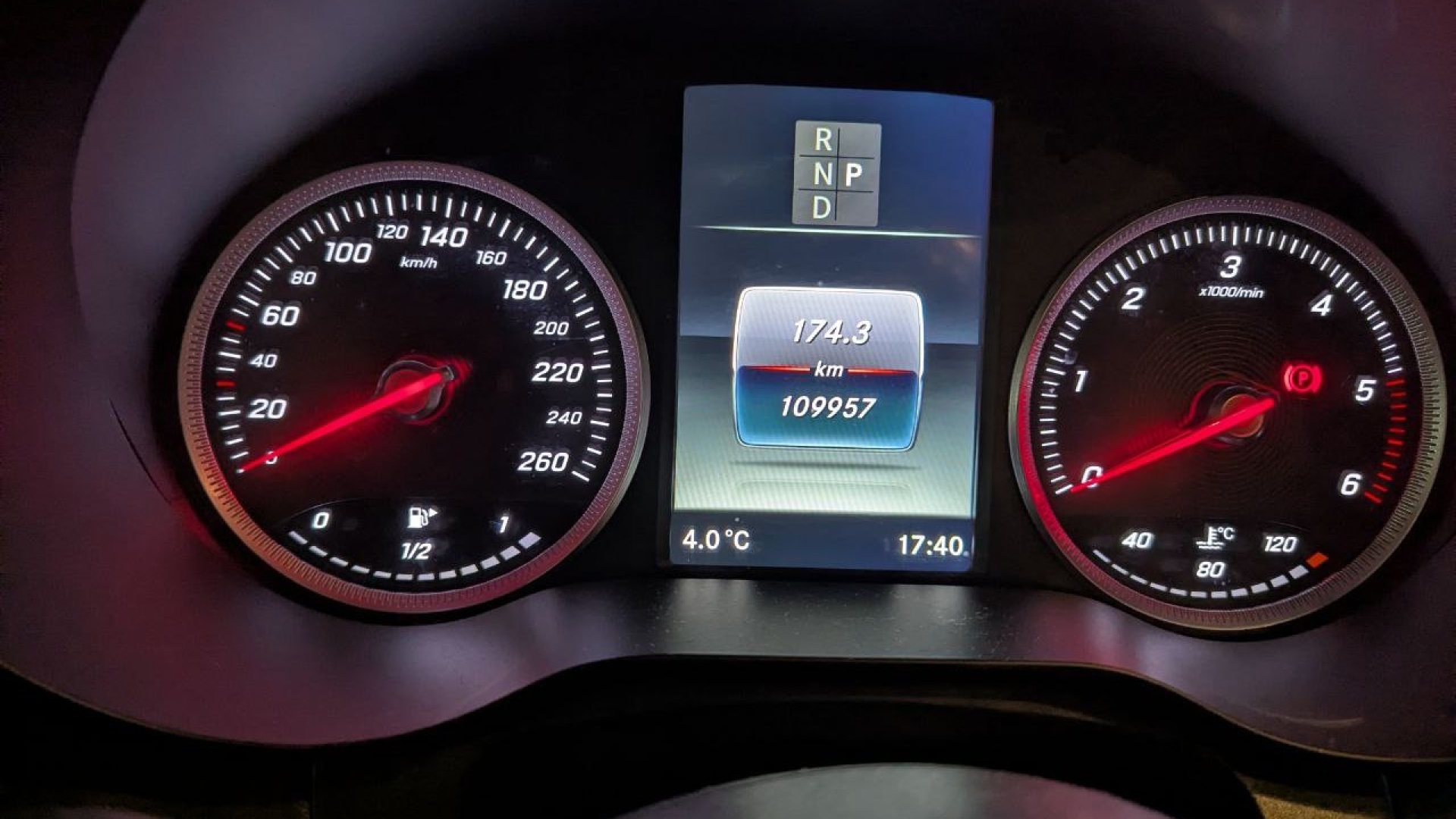 Mercedes-Benz GLC 250 d 4MATIC комплектация ОС двигатель 2.1 литра (204 л.с.) Коричневый