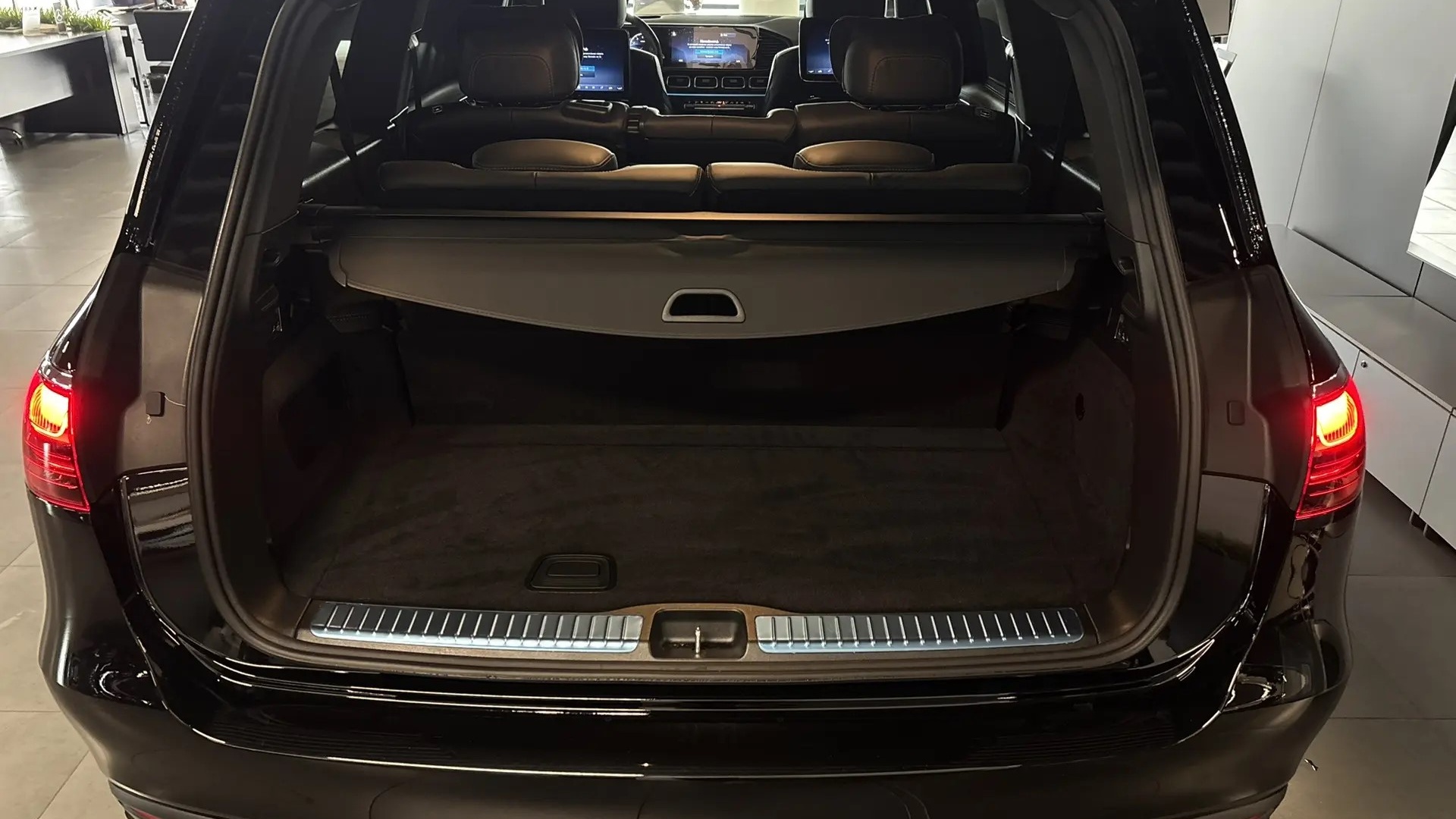 Mercedes-Benz GLS 450 4MATIC комплектация Sport Plus двигатель 3 литра (380 л.с.) Черный