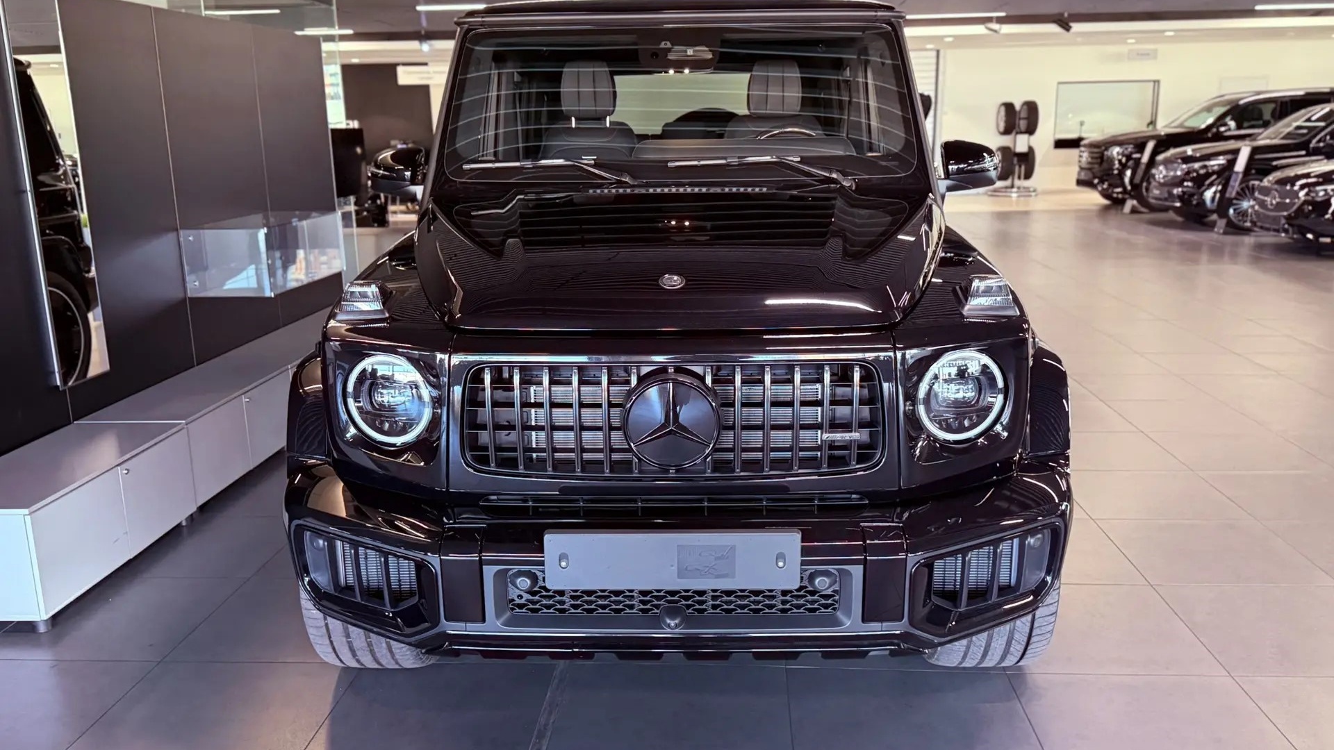 Mercedes-Benz AMG G 63 комплектация AMG G 63 двигатель 4 литра (585 л.с.) Черный