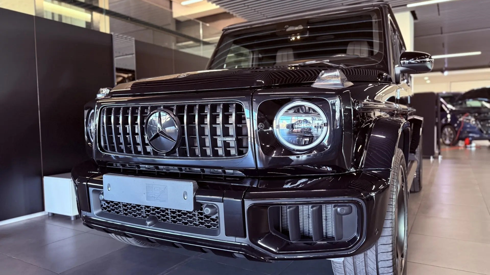 Mercedes-Benz AMG G 63 комплектация AMG G 63 двигатель 4 литра (585 л.с.) Черный