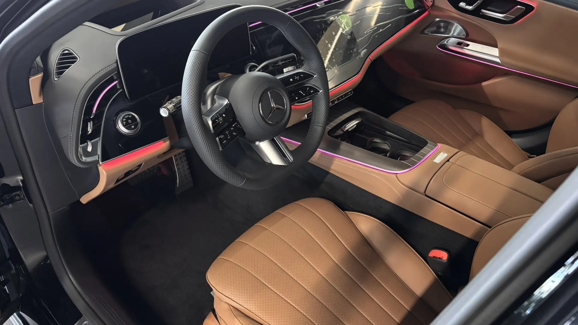 Mercedes-Benz E300 4MATIC комплектация Sport Plus двигатель 2 литра (258 л.с.) Черный