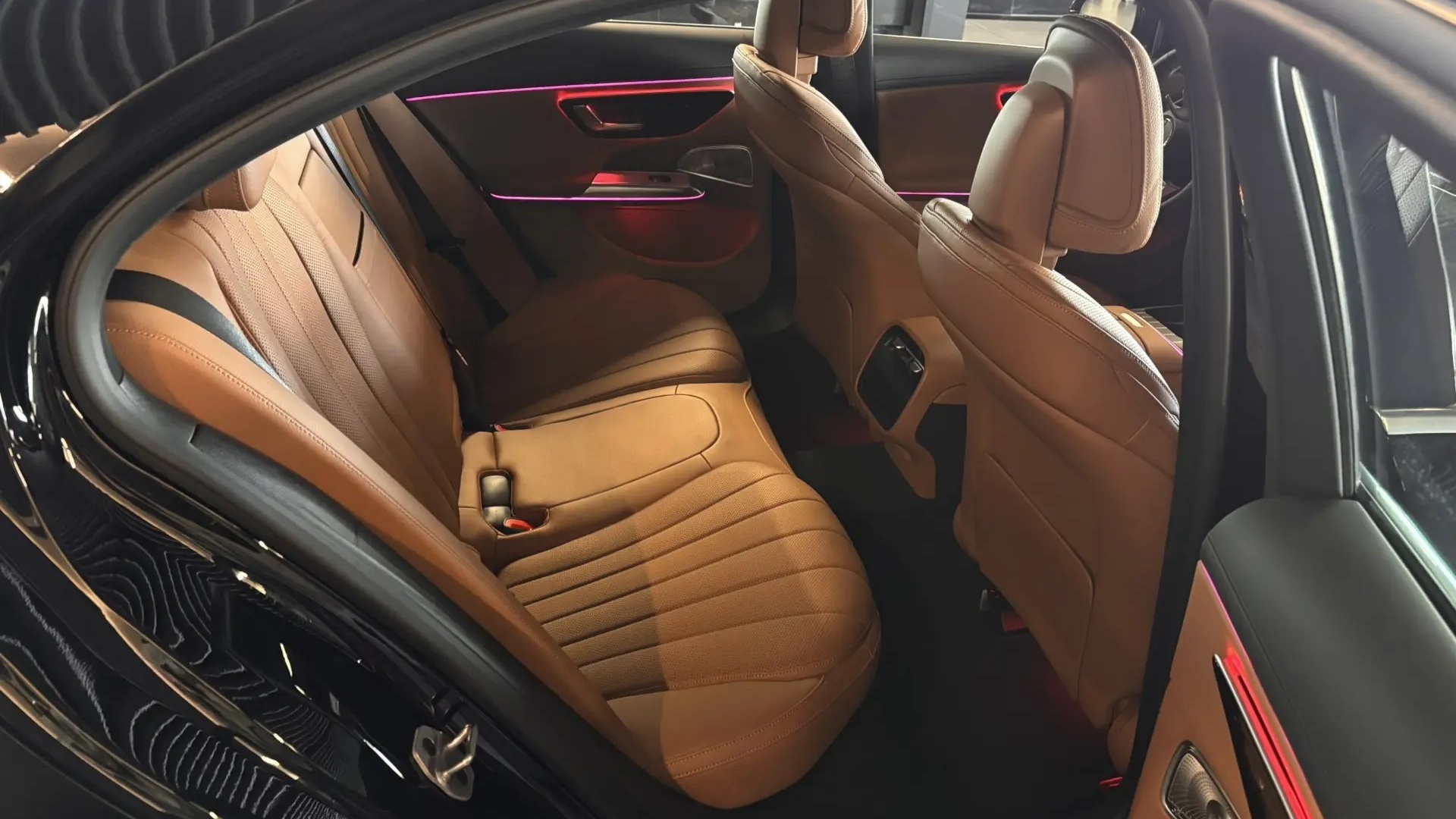 Mercedes-Benz E300 4MATIC комплектация Sport Plus двигатель 2 литра (258 л.с.) Черный