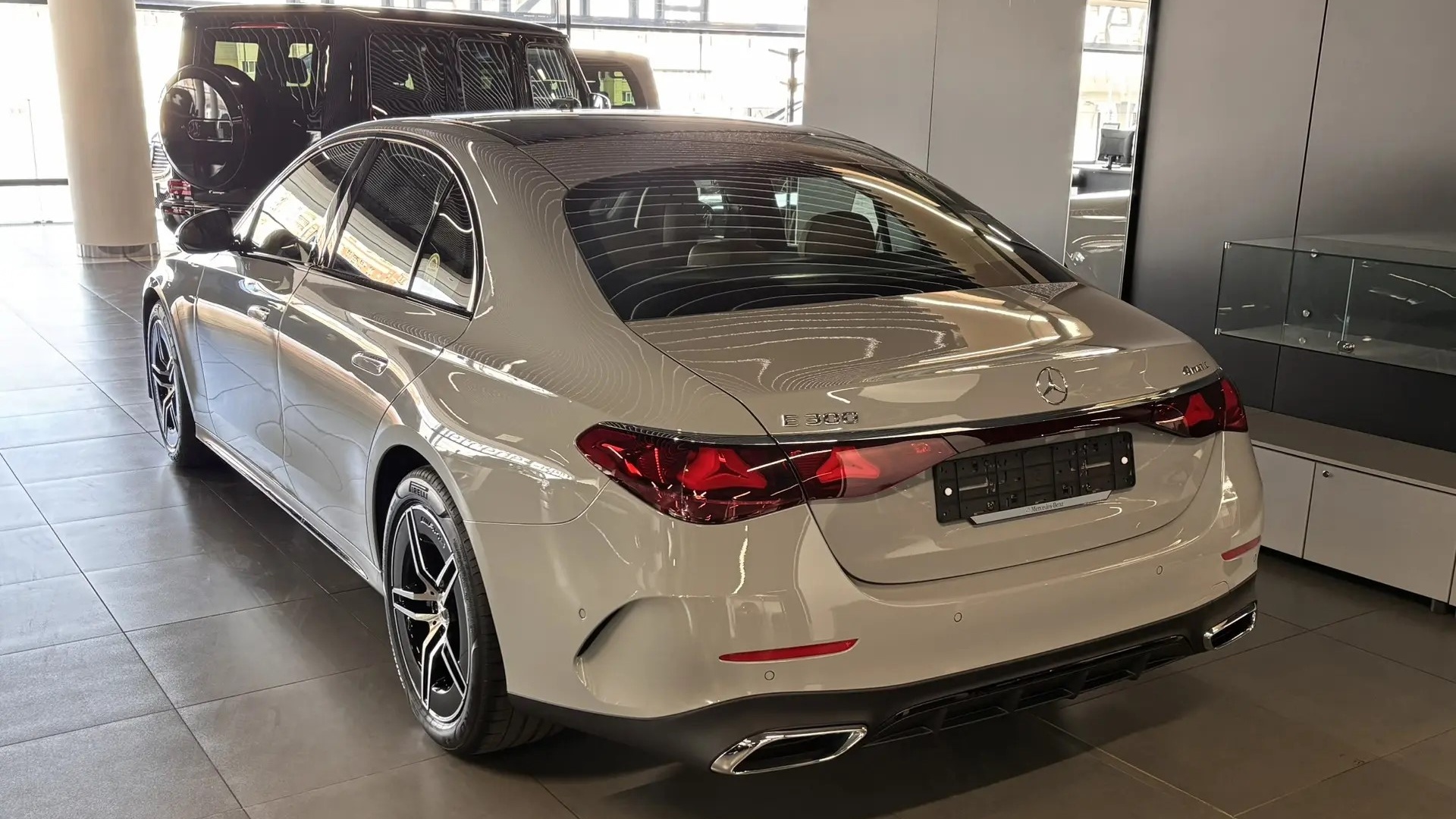 Mercedes-Benz E300 4MATIC комплектация Sport Plus двигатель 2 литра (258 л.с.) Серый