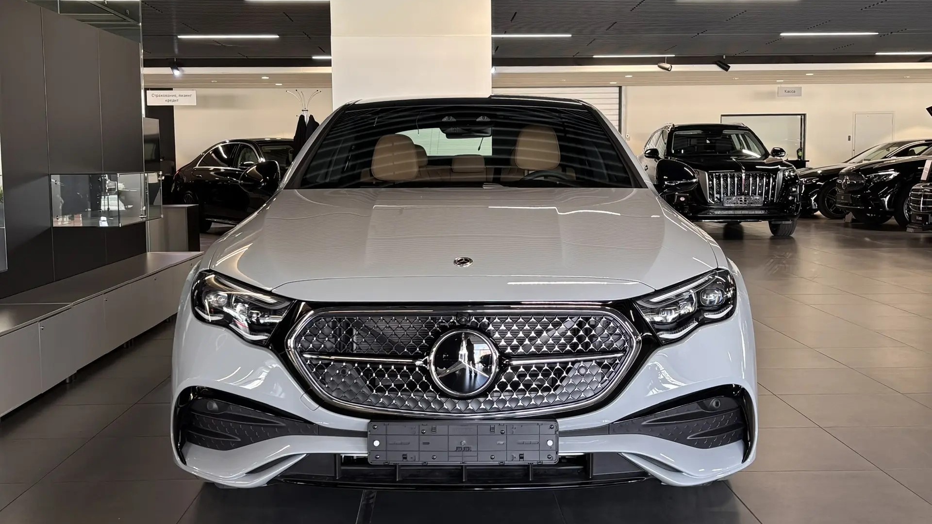 Mercedes-Benz E300 4MATIC комплектация Sport Plus двигатель 2 литра (258 л.с.) Серый