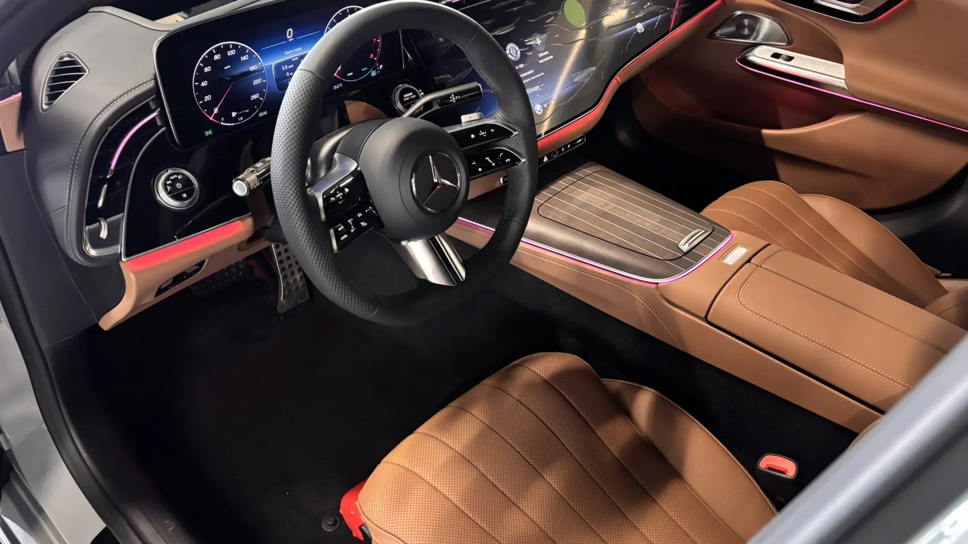 Mercedes-Benz E300 4MATIC комплектация Sport Plus двигатель 2 литра (258 л.с.) Серый