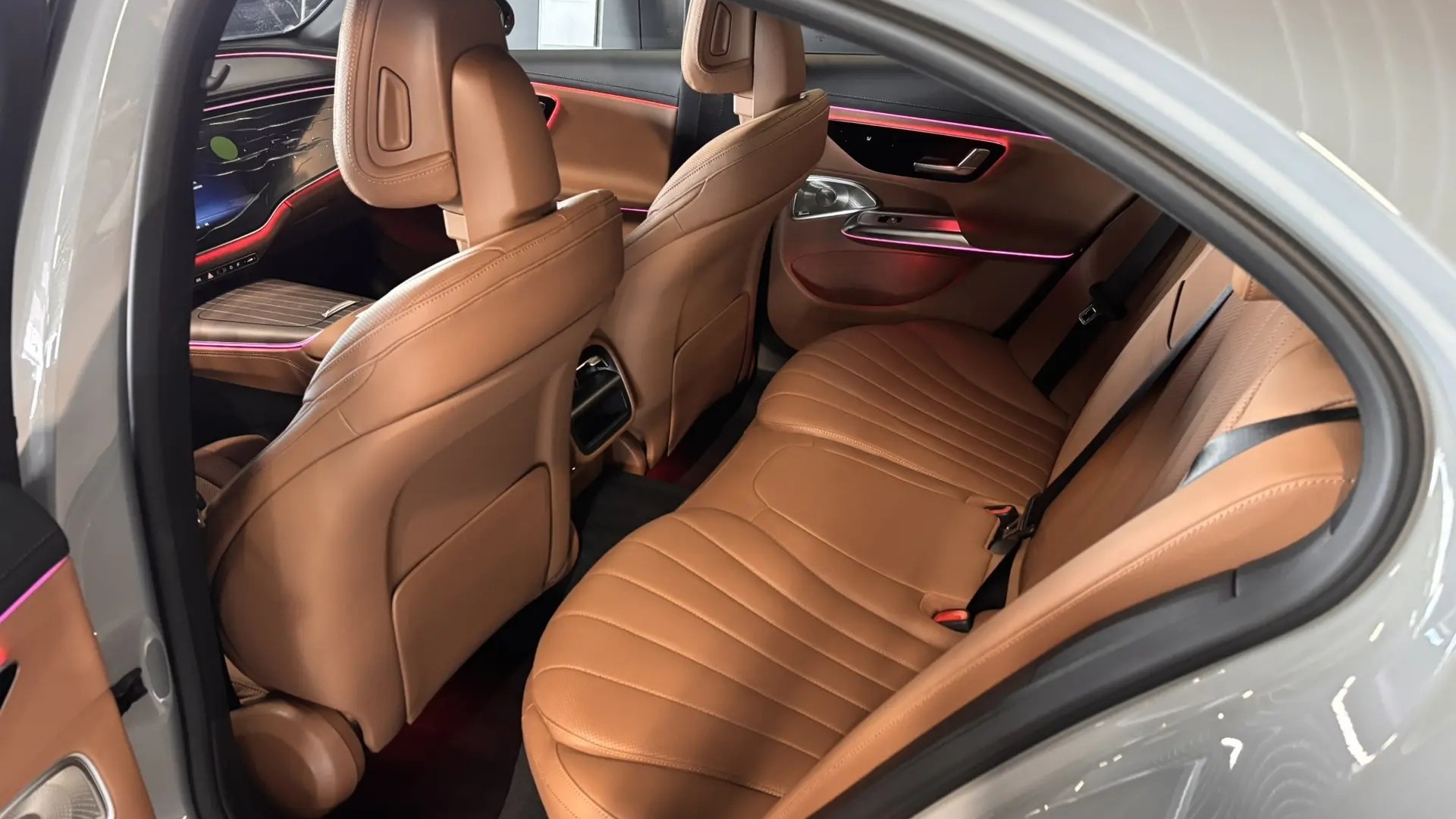 Mercedes-Benz E300 4MATIC комплектация Sport Plus двигатель 2 литра (258 л.с.) Серый