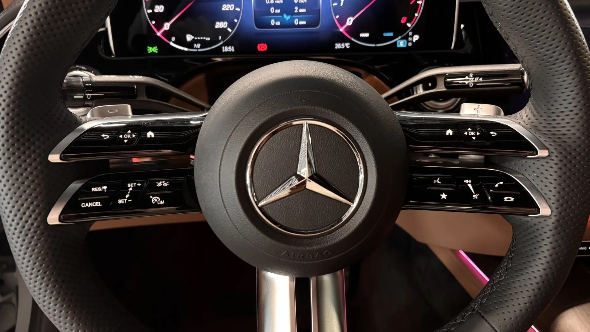 Mercedes-Benz E300 4MATIC комплектация Sport Plus двигатель 2 литра (258 л.с.) Серый