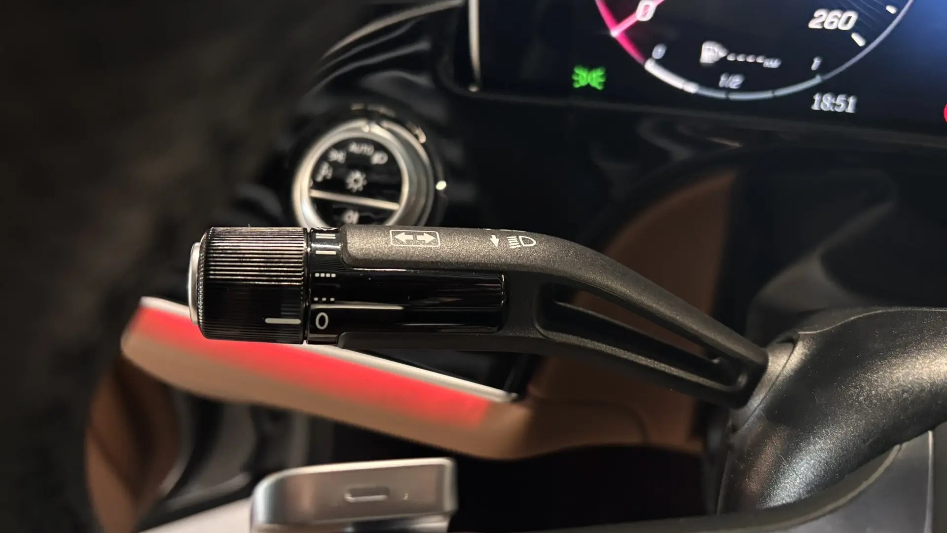 Mercedes-Benz E300 4MATIC комплектация Sport Plus двигатель 2 литра (258 л.с.) Серый