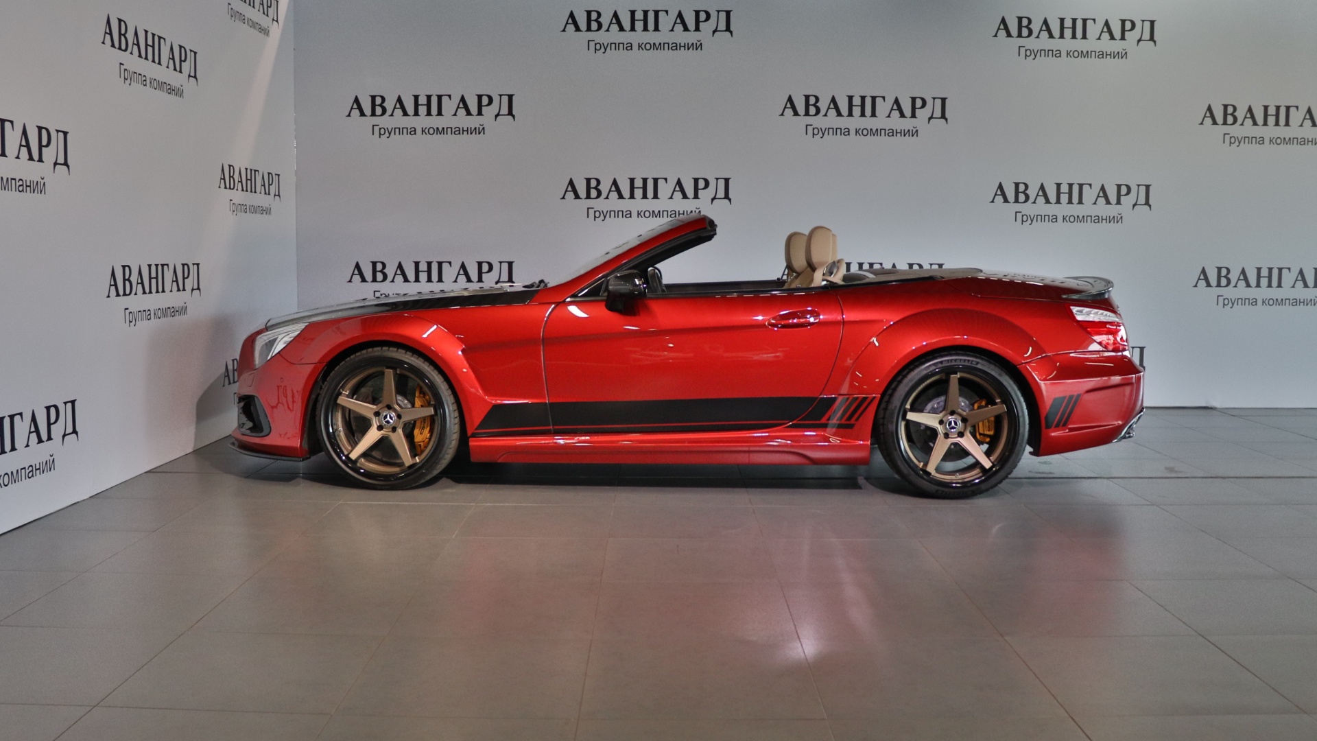 Mercedes-Benz SL 63 AMG двигатель 5.5 литра (585 л.с.) Красный