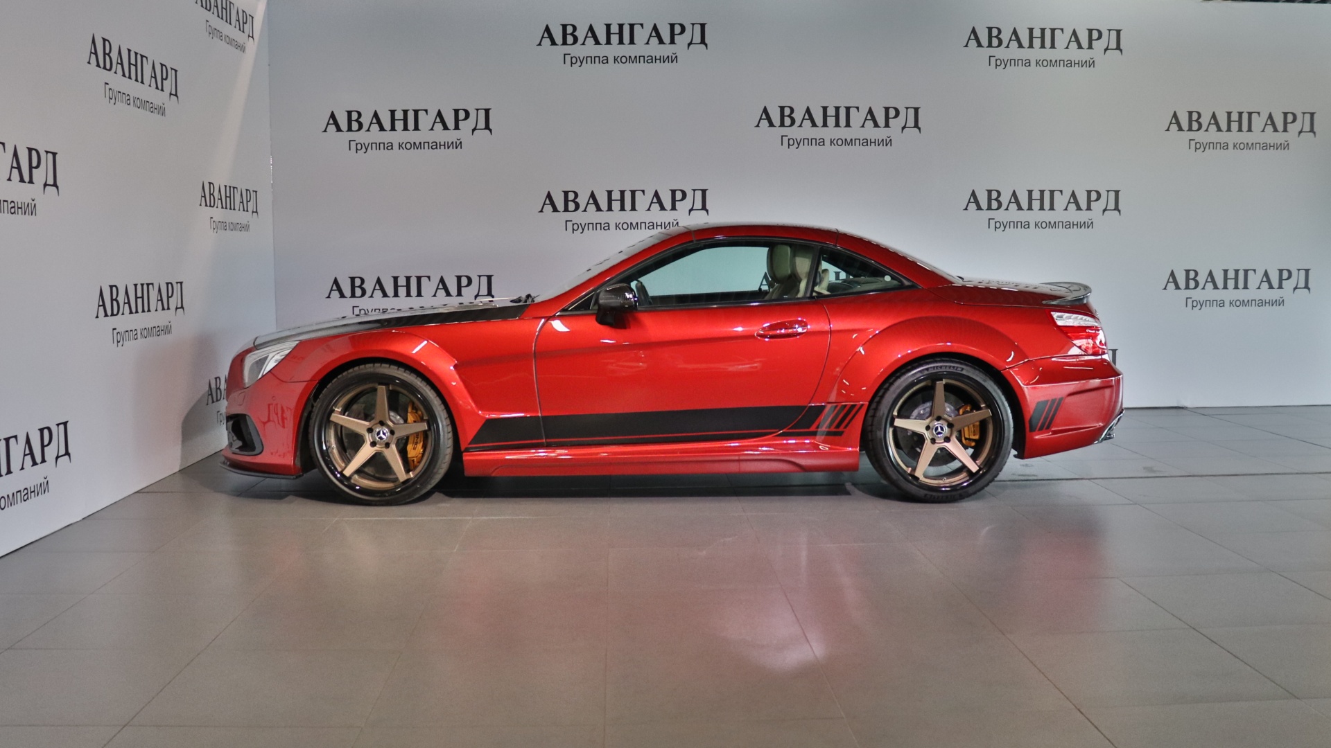 Mercedes-Benz SL 63 AMG двигатель 5.5 литра (585 л.с.) Красный