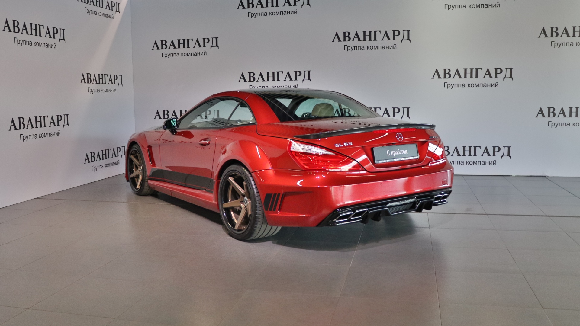 Mercedes-Benz SL 63 AMG двигатель 5.5 литра (585 л.с.) Красный