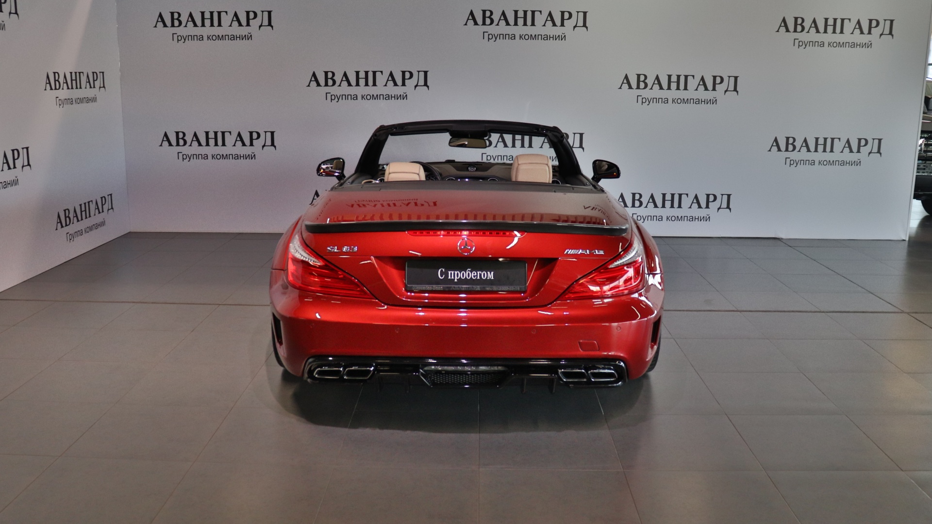 Mercedes-Benz SL 63 AMG двигатель 5.5 литра (585 л.с.) Красный