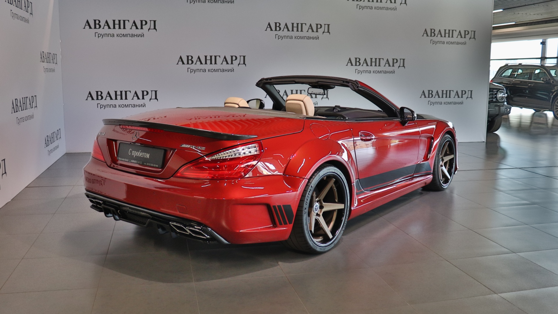 Mercedes-Benz SL 63 AMG двигатель 5.5 литра (585 л.с.) Красный