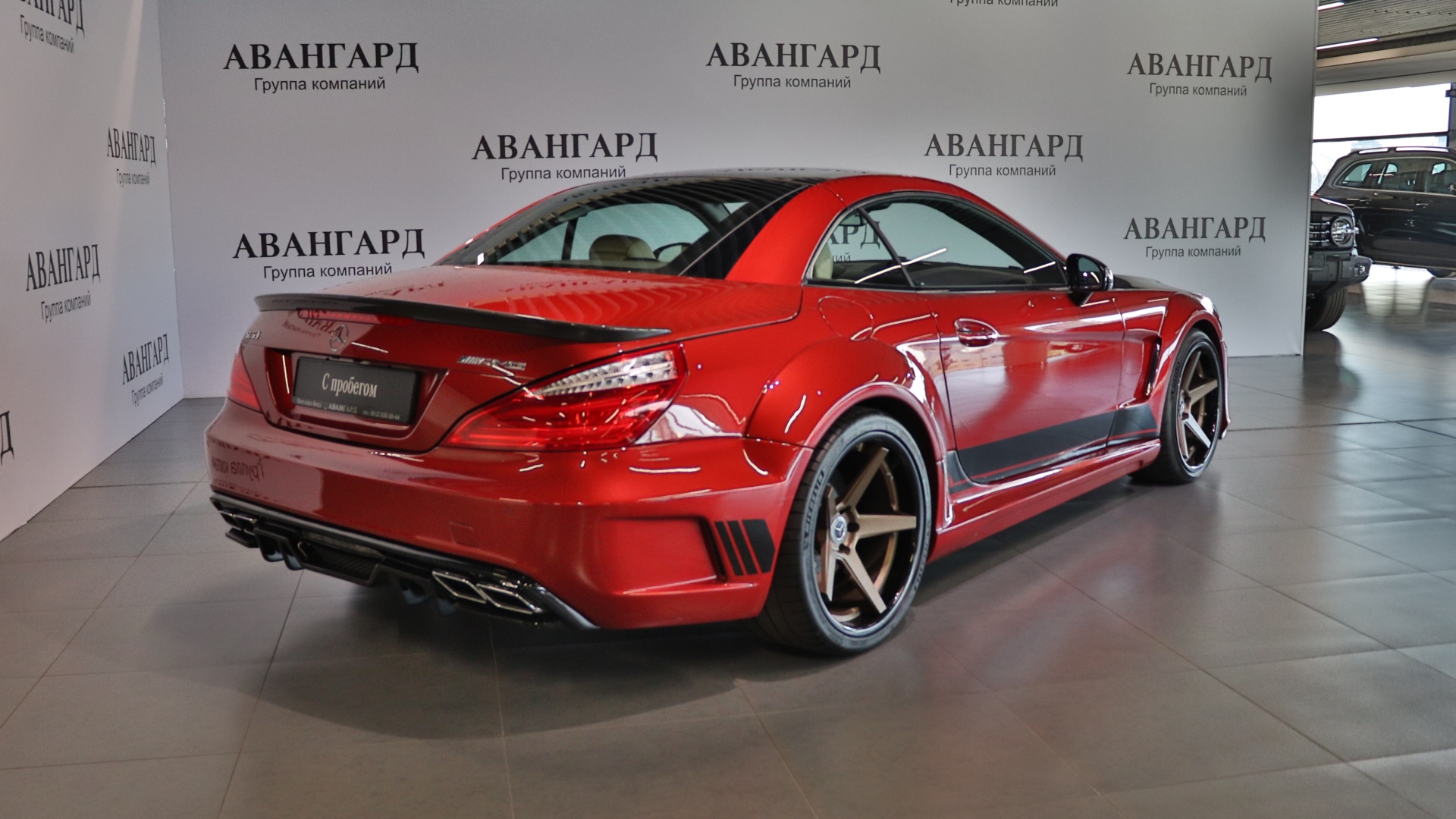 Mercedes-Benz SL 63 AMG двигатель 5.5 литра (585 л.с.) Красный