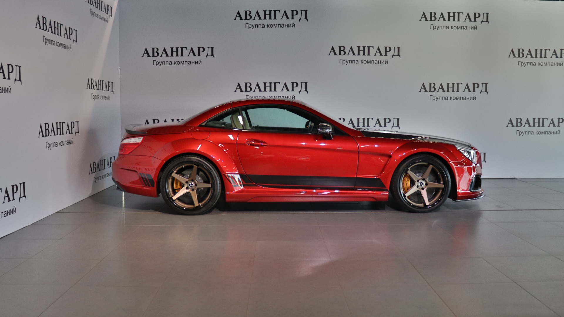 Mercedes-Benz SL 63 AMG двигатель 5.5 литра (585 л.с.) Красный