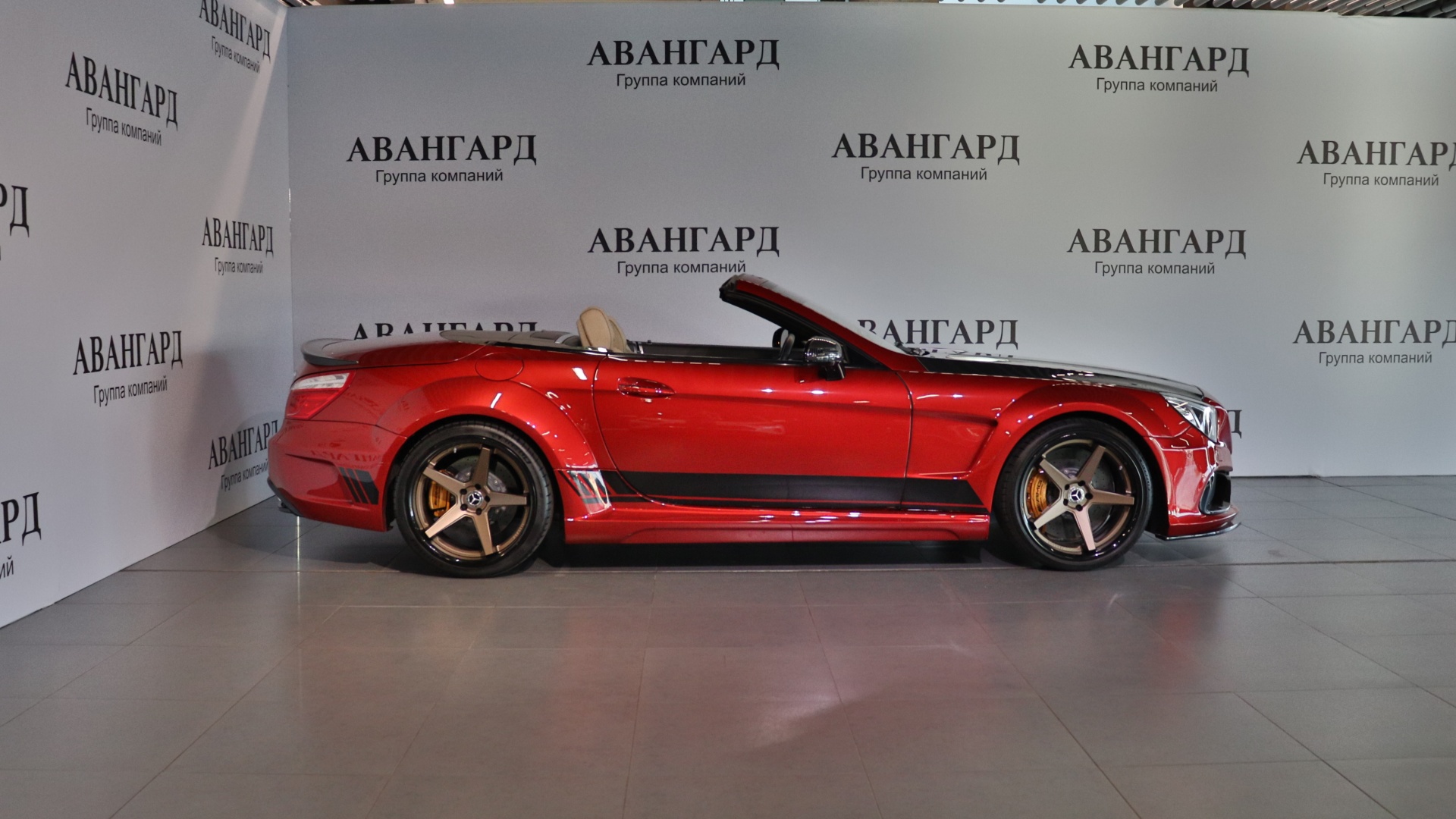 Mercedes-Benz SL 63 AMG двигатель 5.5 литра (585 л.с.) Красный