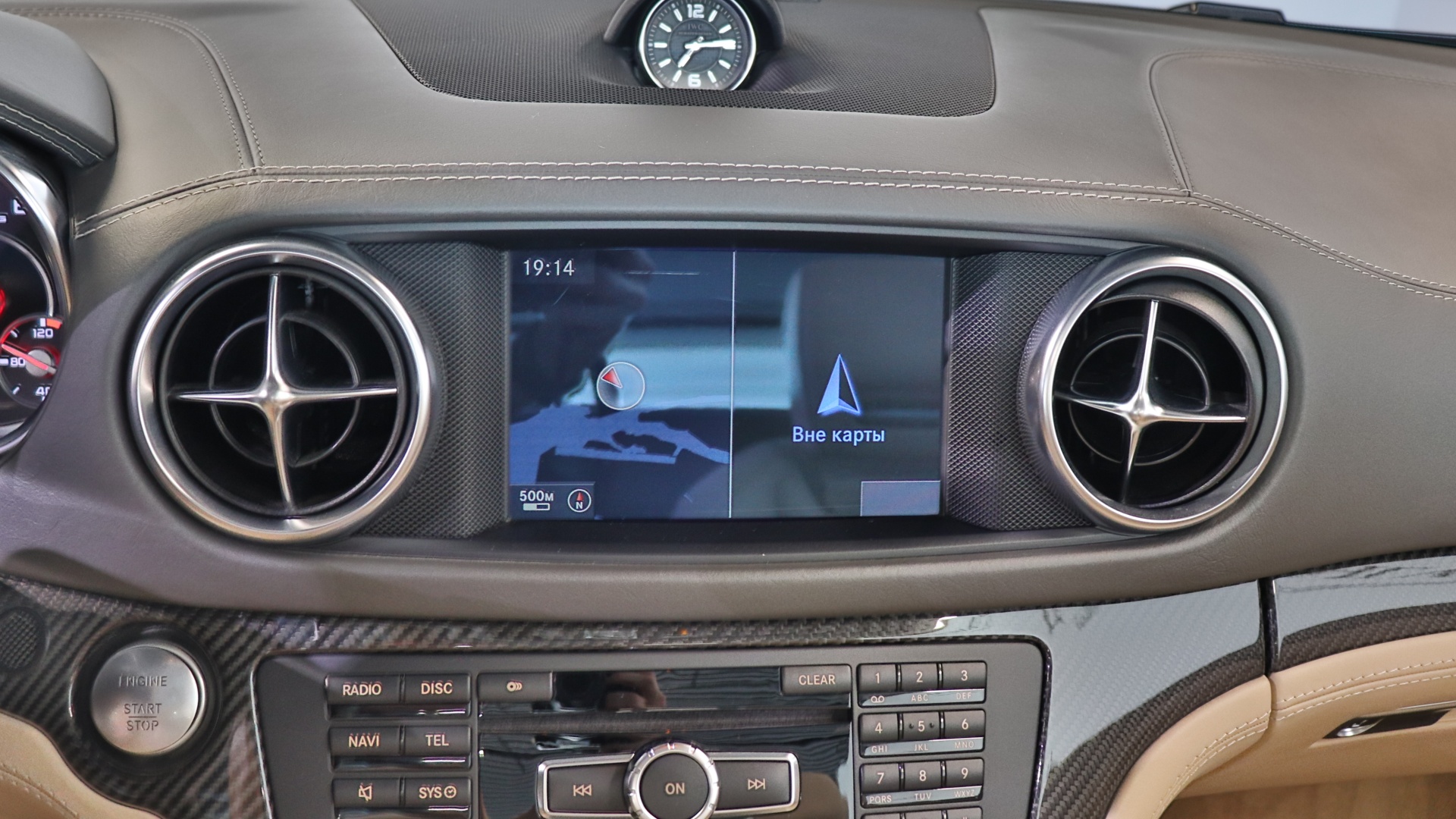 Mercedes-Benz SL 63 AMG двигатель 5.5 литра (585 л.с.) Красный
