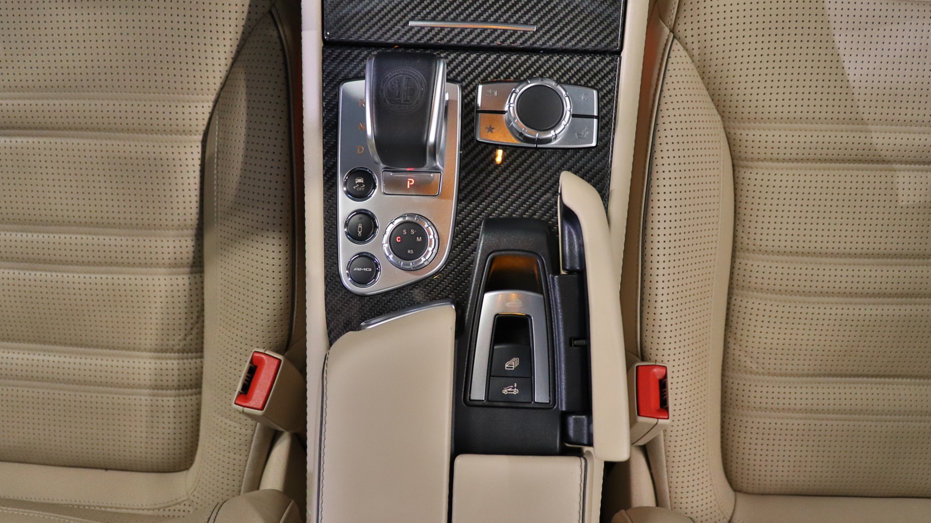 Mercedes-Benz SL 63 AMG двигатель 5.5 литра (585 л.с.) Красный