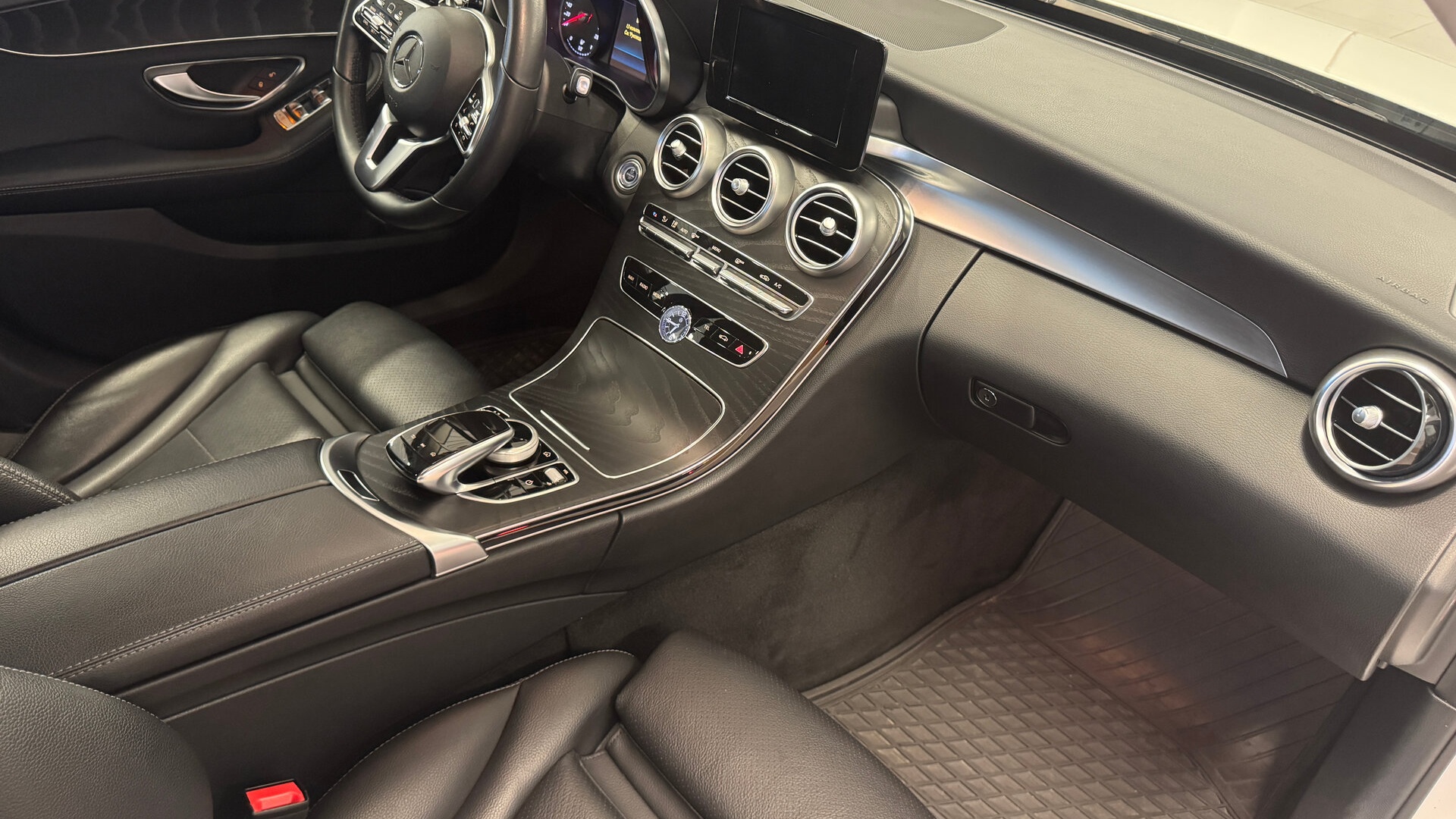 Mercedes-Benz C 180 двигатель 1.6 литра (150 л.с.) Белый