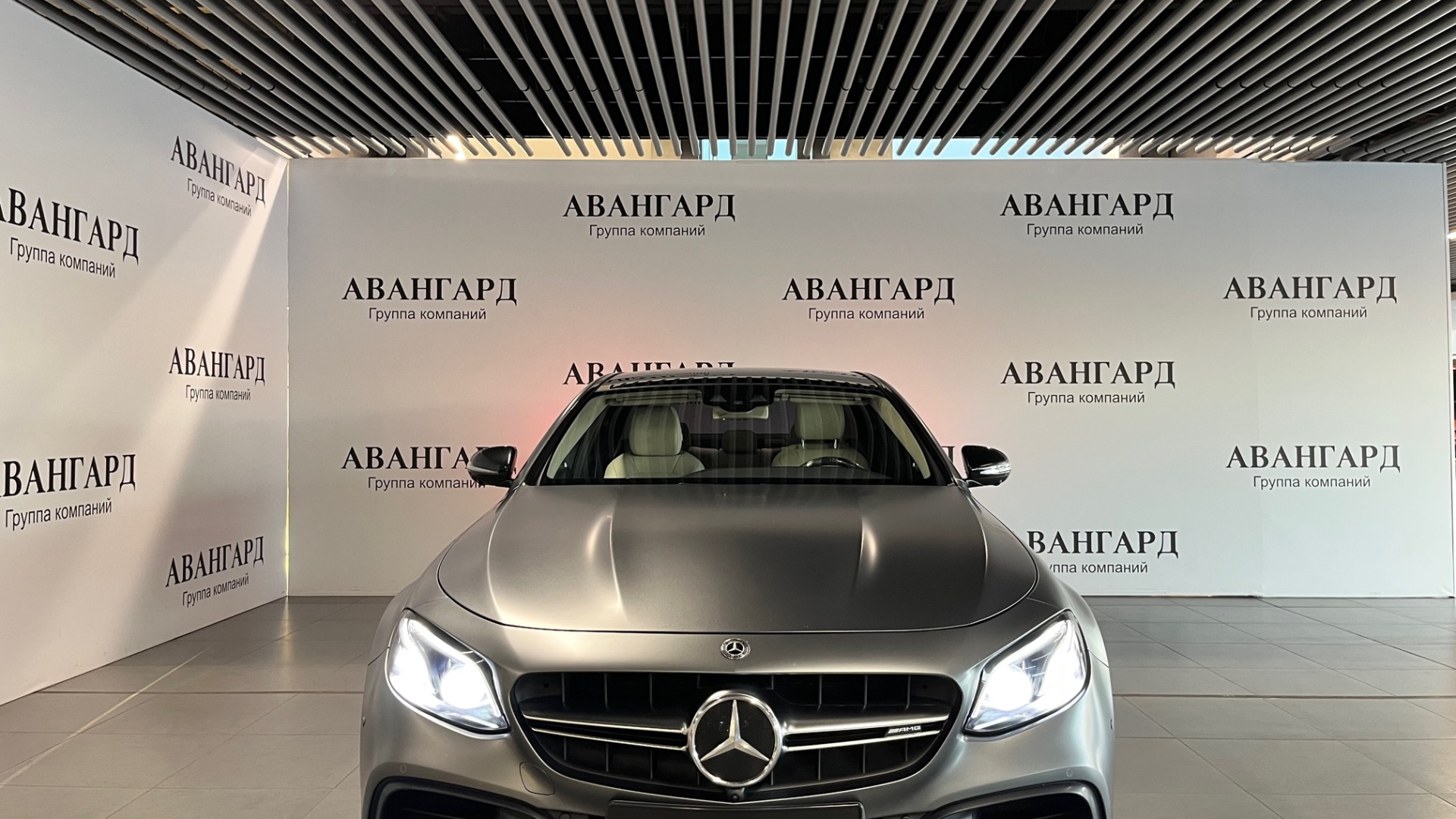 Mercedes-Benz AMG E 63 S 4MATIC двигатель 4 литра (612 л.с.) Серый