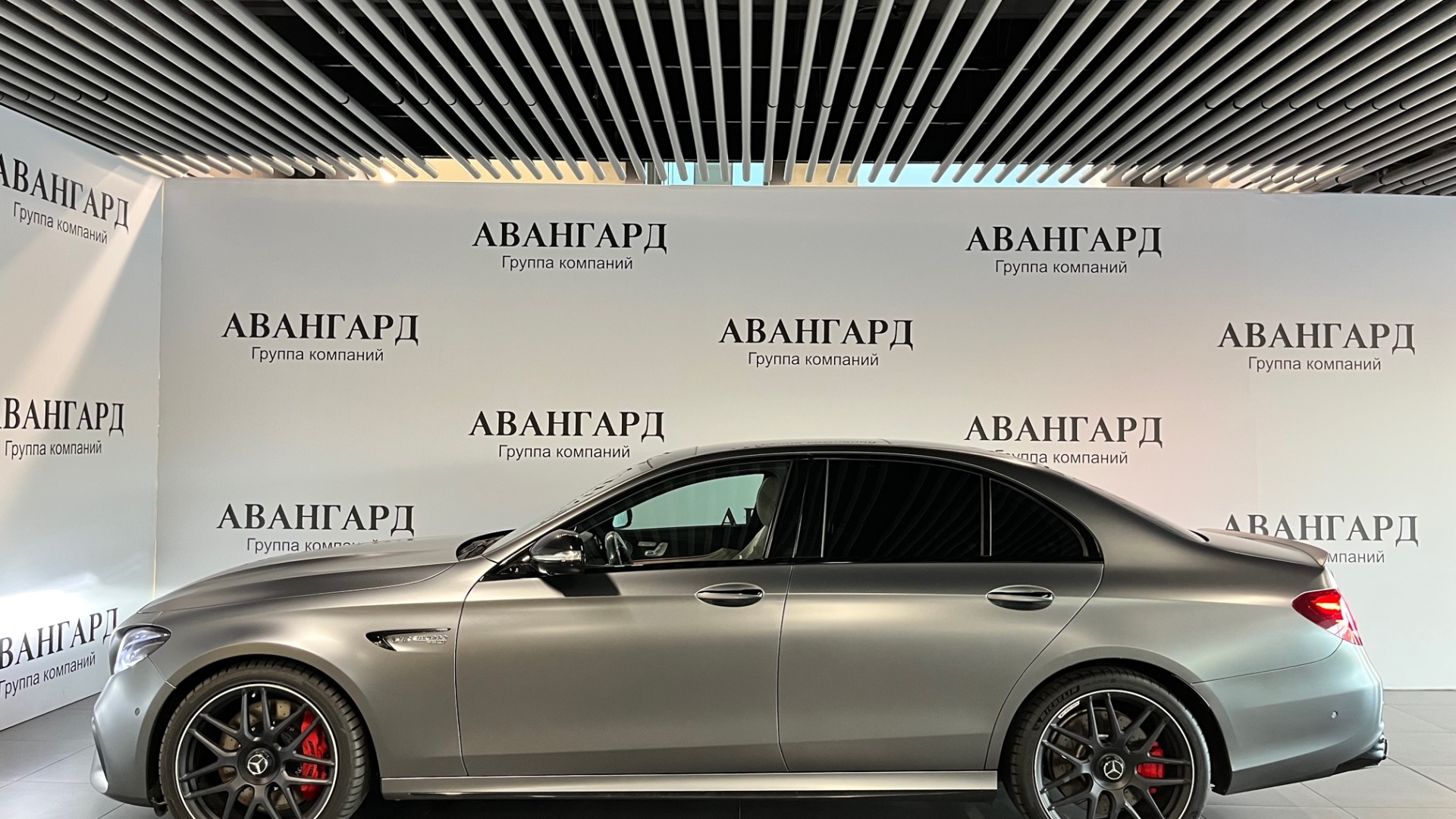 Mercedes-Benz AMG E 63 S 4MATIC двигатель 4 литра (612 л.с.) Серый