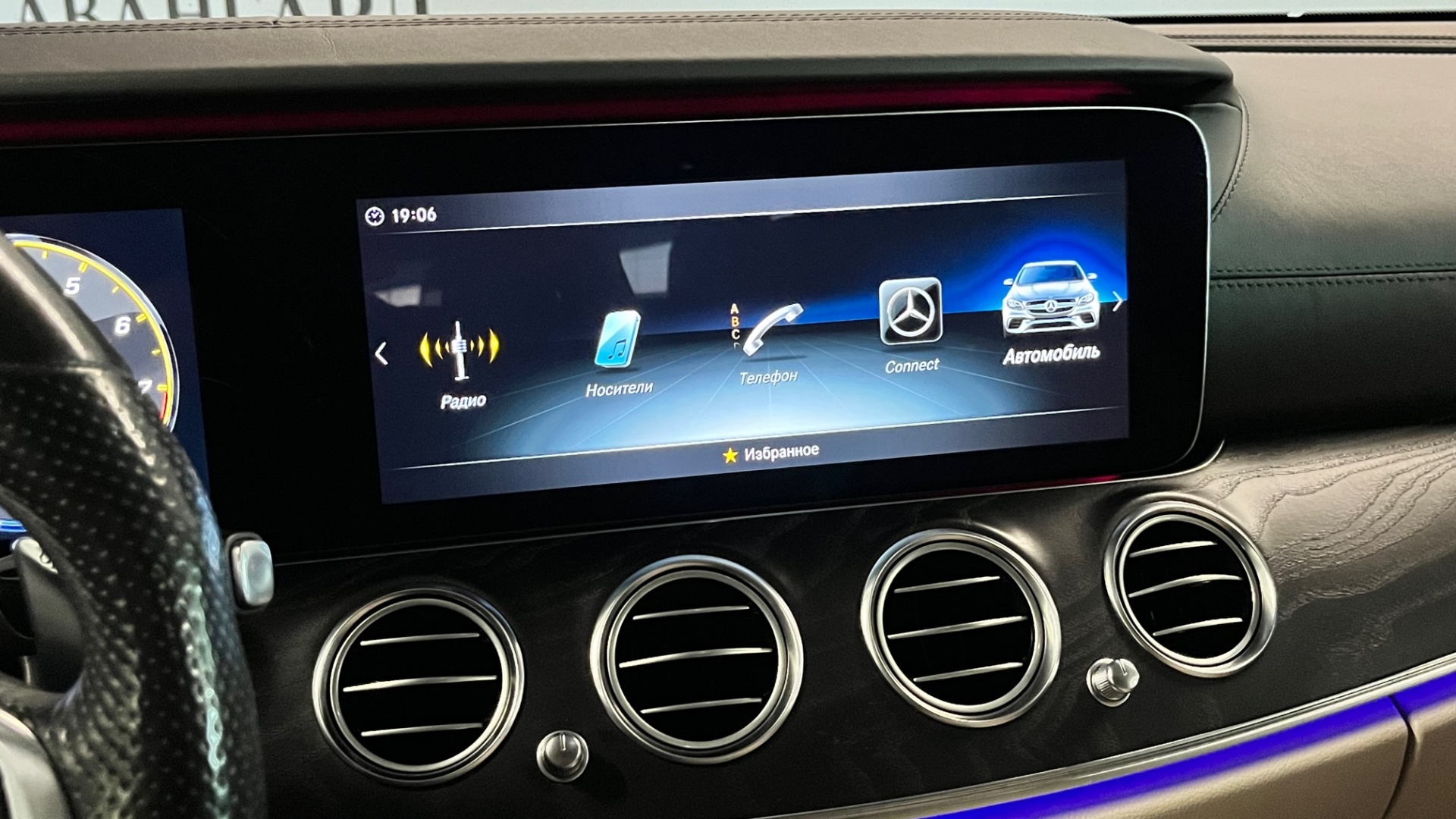 Mercedes-Benz AMG E 63 S 4MATIC двигатель 4 литра (612 л.с.) Серый
