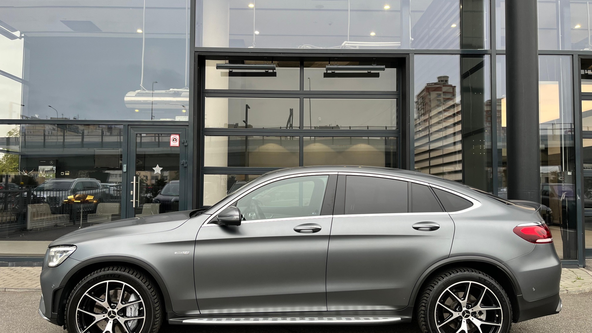 Mercedes-Benz AMG GLC 43 4MATIC купе комплектация ОС двигатель 3 литра (390 л.с.) Серый