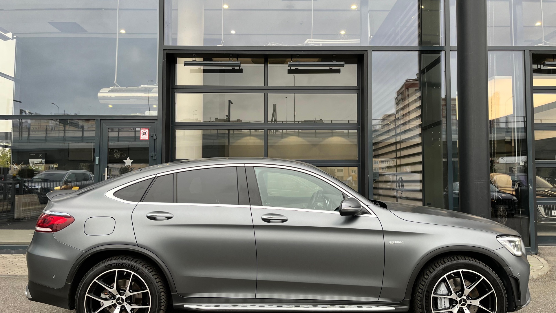 Mercedes-Benz AMG GLC 43 4MATIC купе комплектация ОС двигатель 3 литра (390 л.с.) Серый