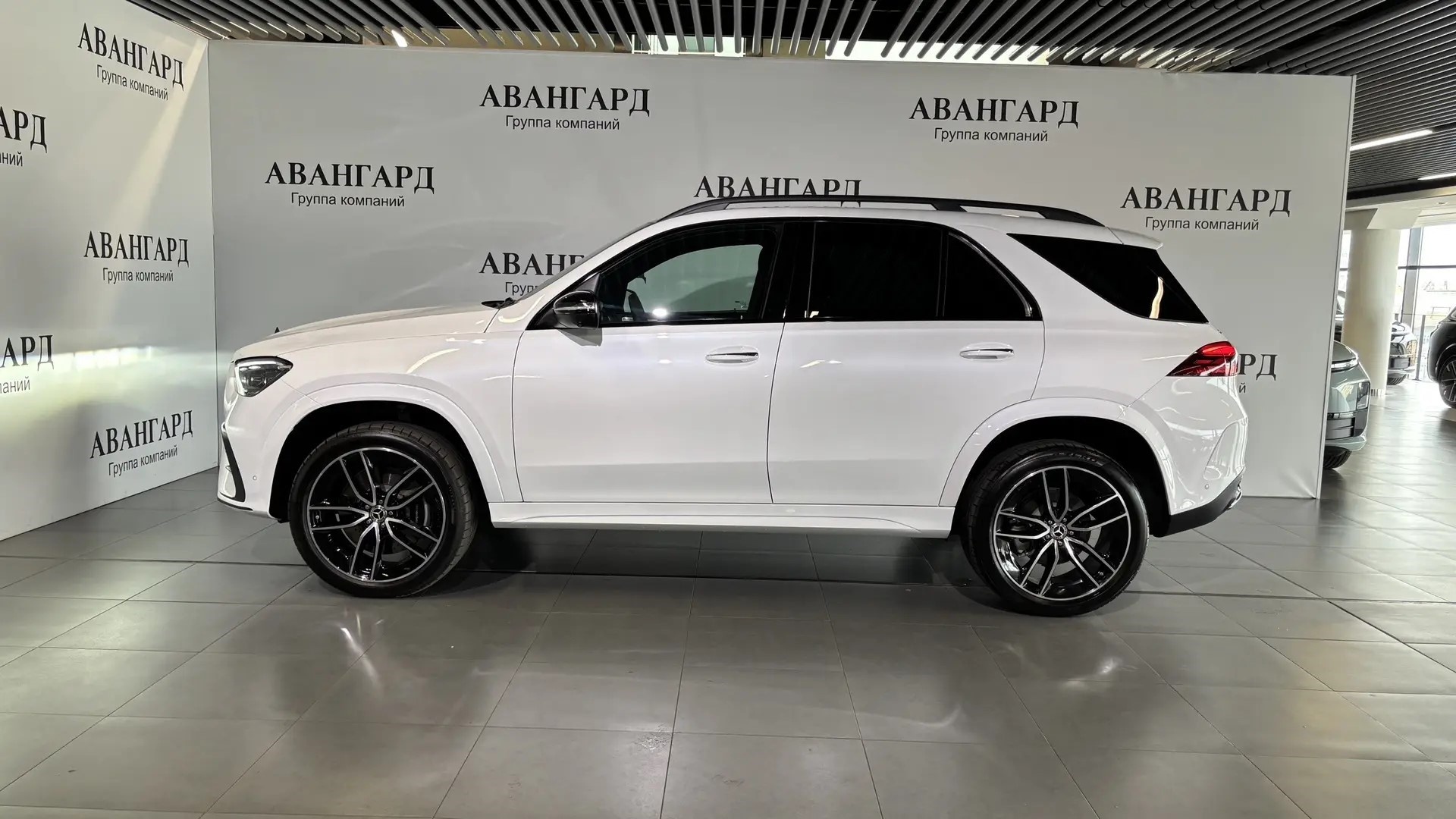 Mercedes-Benz GLE 450 4MATIC комплектация Sport Plus двигатель 3 литра (367 л.с.) Белый