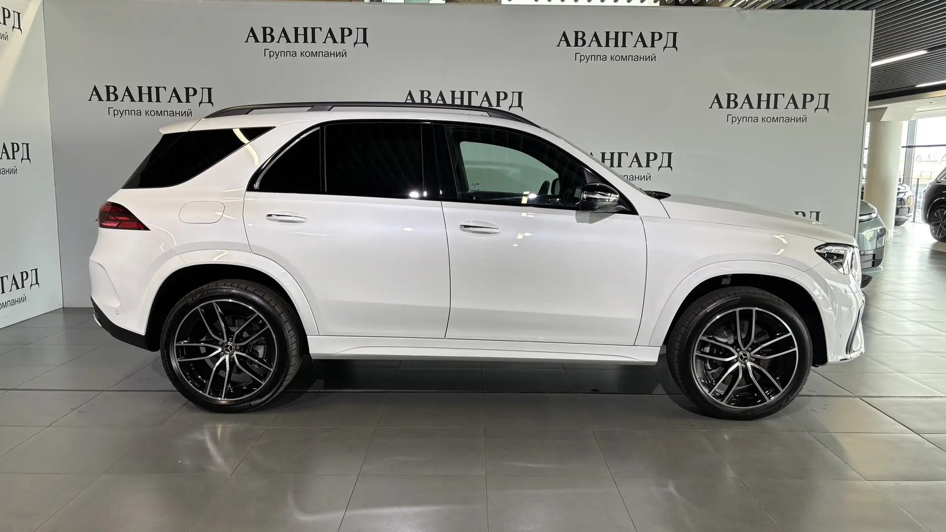 Mercedes-Benz GLE 450 4MATIC комплектация Sport Plus двигатель 3 литра (367 л.с.) Белый