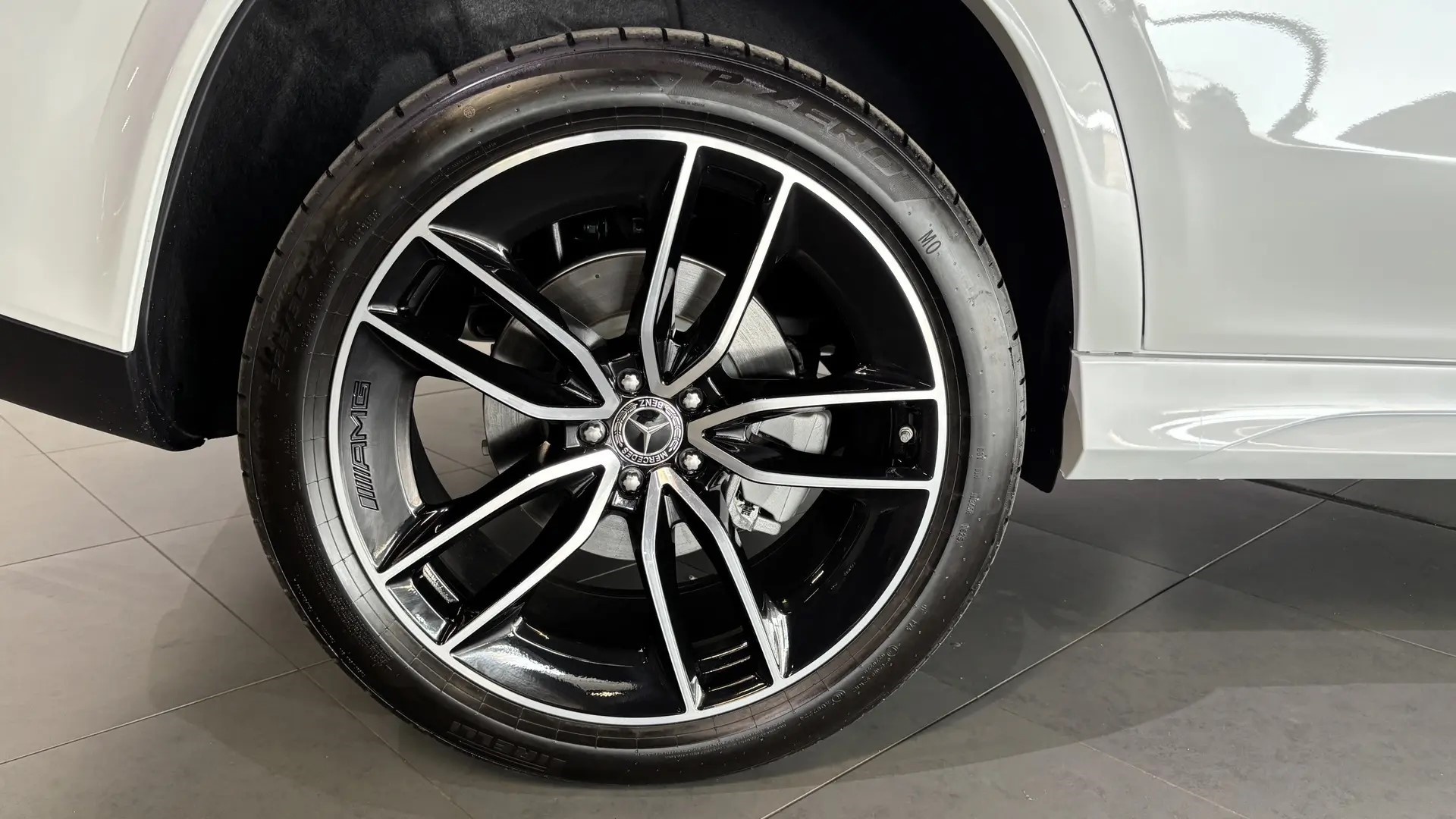 Mercedes-Benz GLE 450 4MATIC комплектация Sport Plus двигатель 3 литра (367 л.с.) Белый