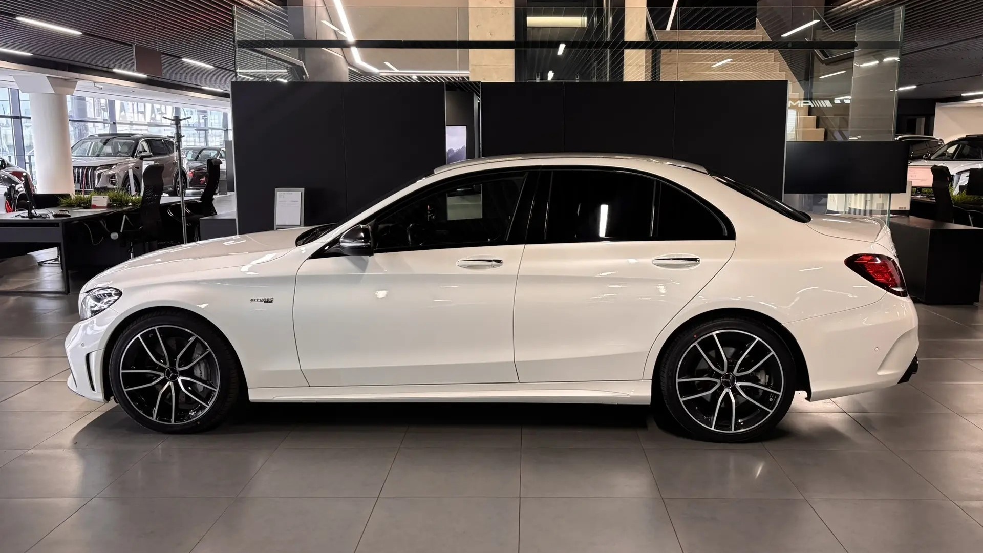 Mercedes-Benz AMG C 43 4MATIC двигатель 3 литра (390 л.с.) Белый