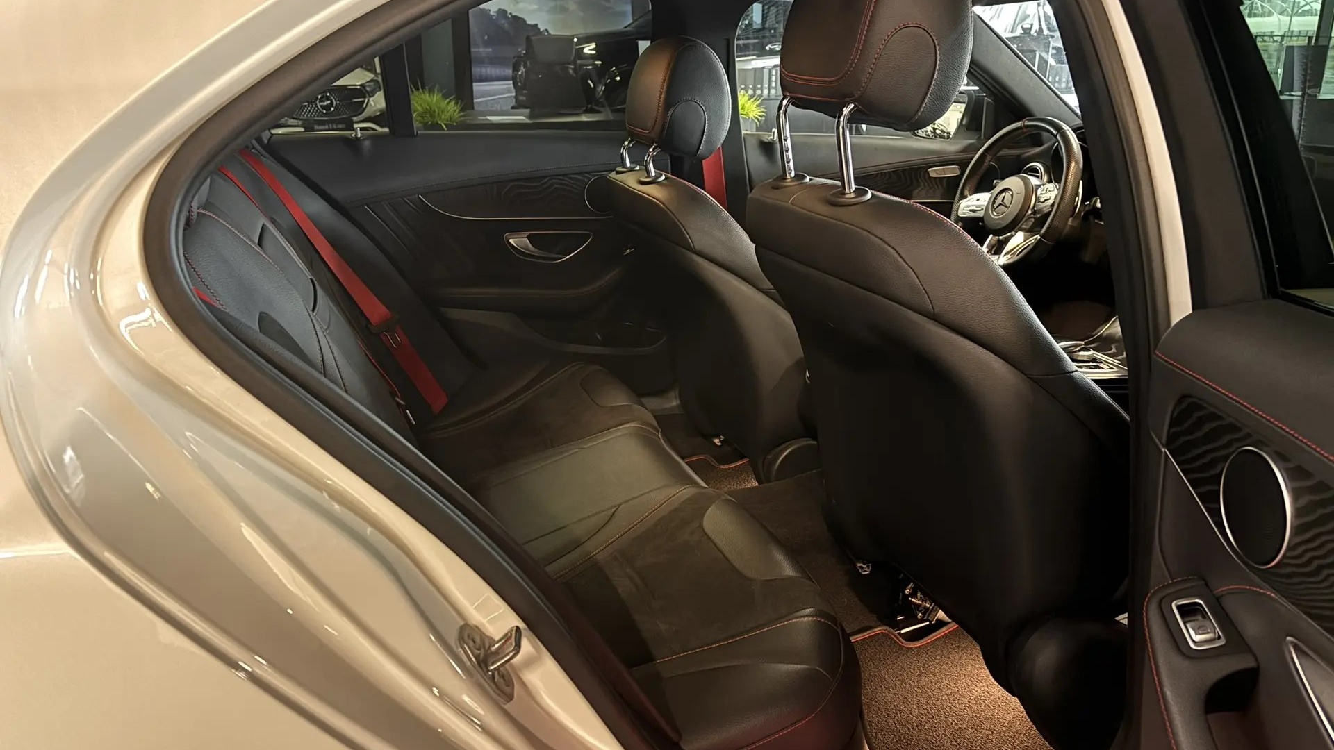 Mercedes-Benz AMG C 43 4MATIC двигатель 3 литра (390 л.с.) Белый