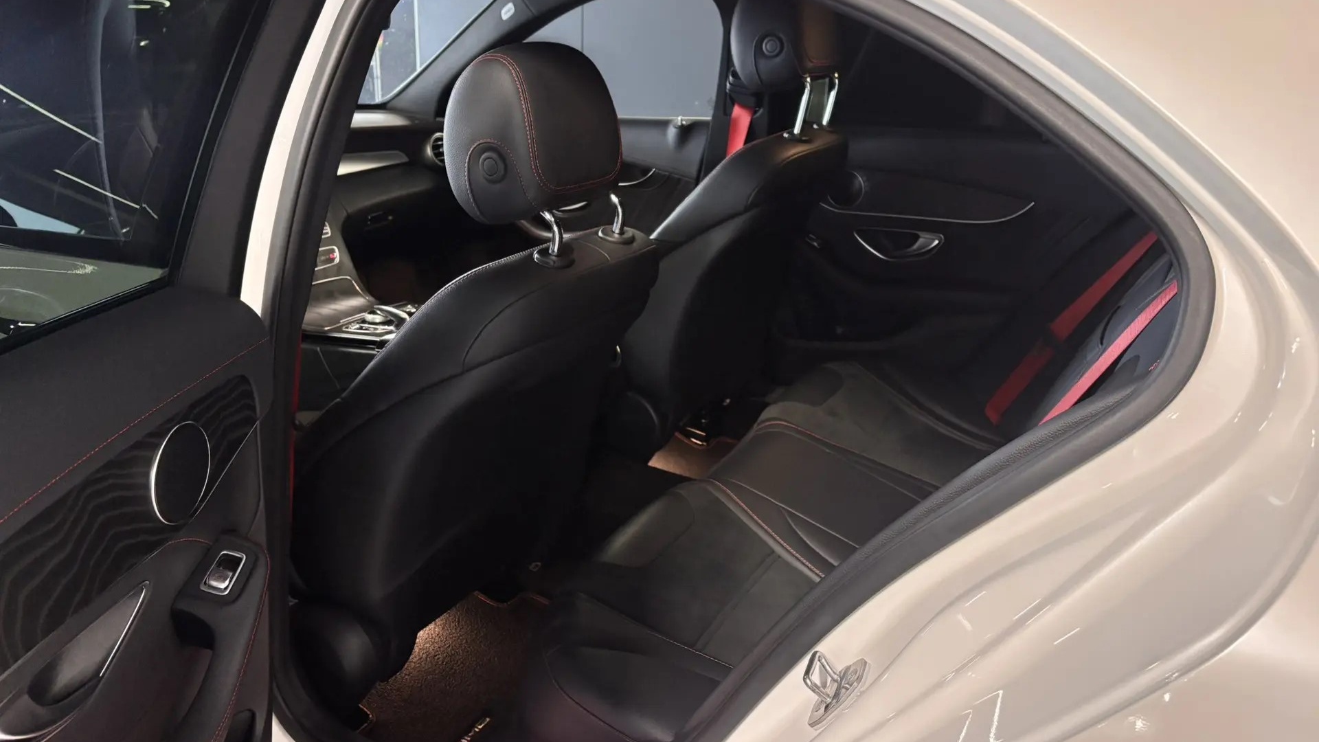 Mercedes-Benz AMG C 43 4MATIC двигатель 3 литра (390 л.с.) Белый
